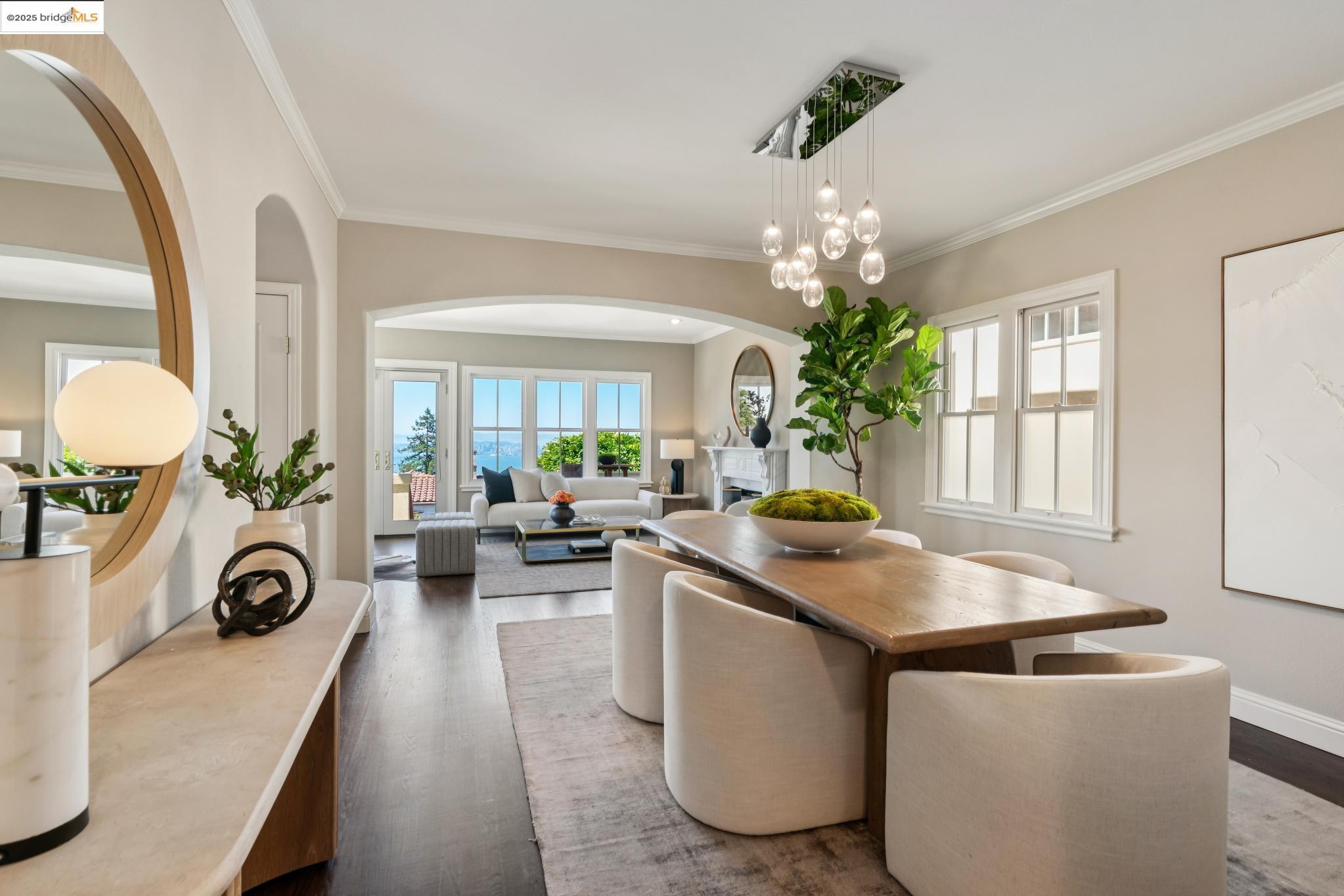Detail Gallery Image 4 of 57 For 1016 Grizzly Peak Blvd, Berkeley,  CA 94708 - 4 Beds | 2/1 Baths