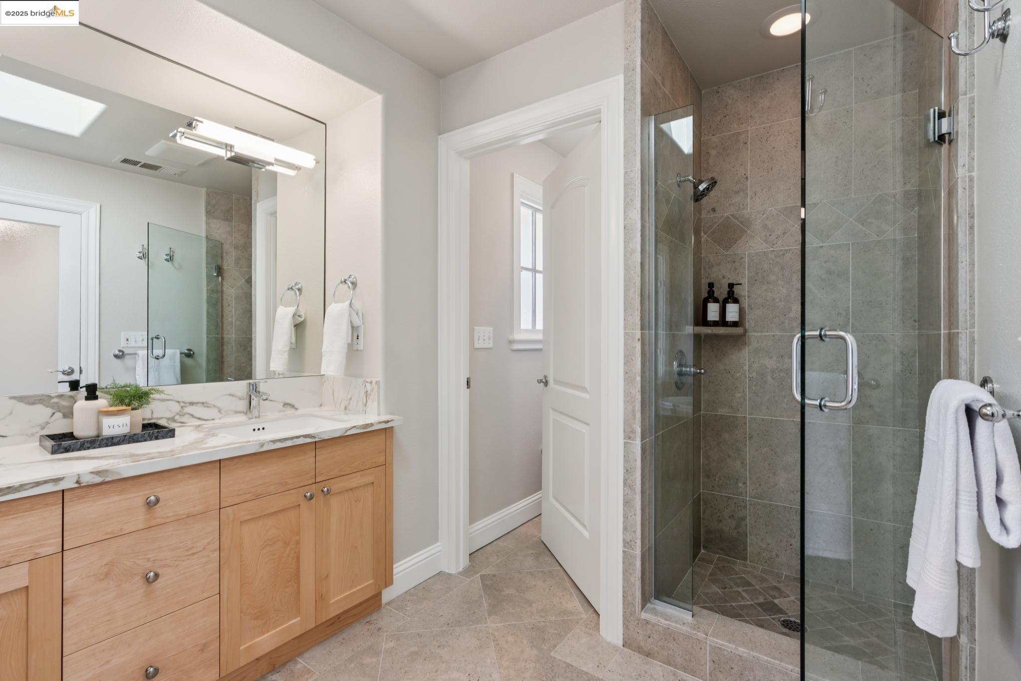 Detail Gallery Image 31 of 57 For 1016 Grizzly Peak Blvd, Berkeley,  CA 94708 - 4 Beds | 2/1 Baths