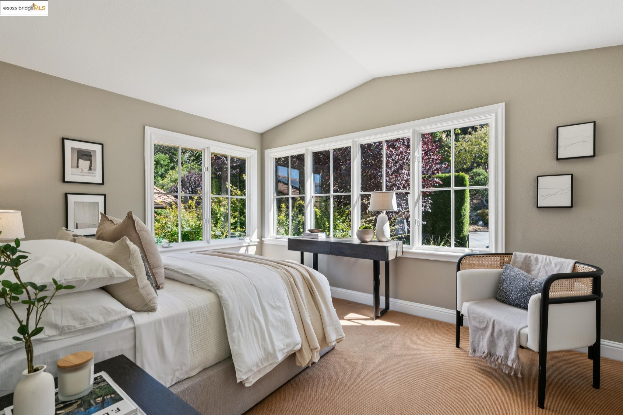 Detail Gallery Image 32 of 57 For 1016 Grizzly Peak Blvd, Berkeley,  CA 94708 - 4 Beds | 2/1 Baths