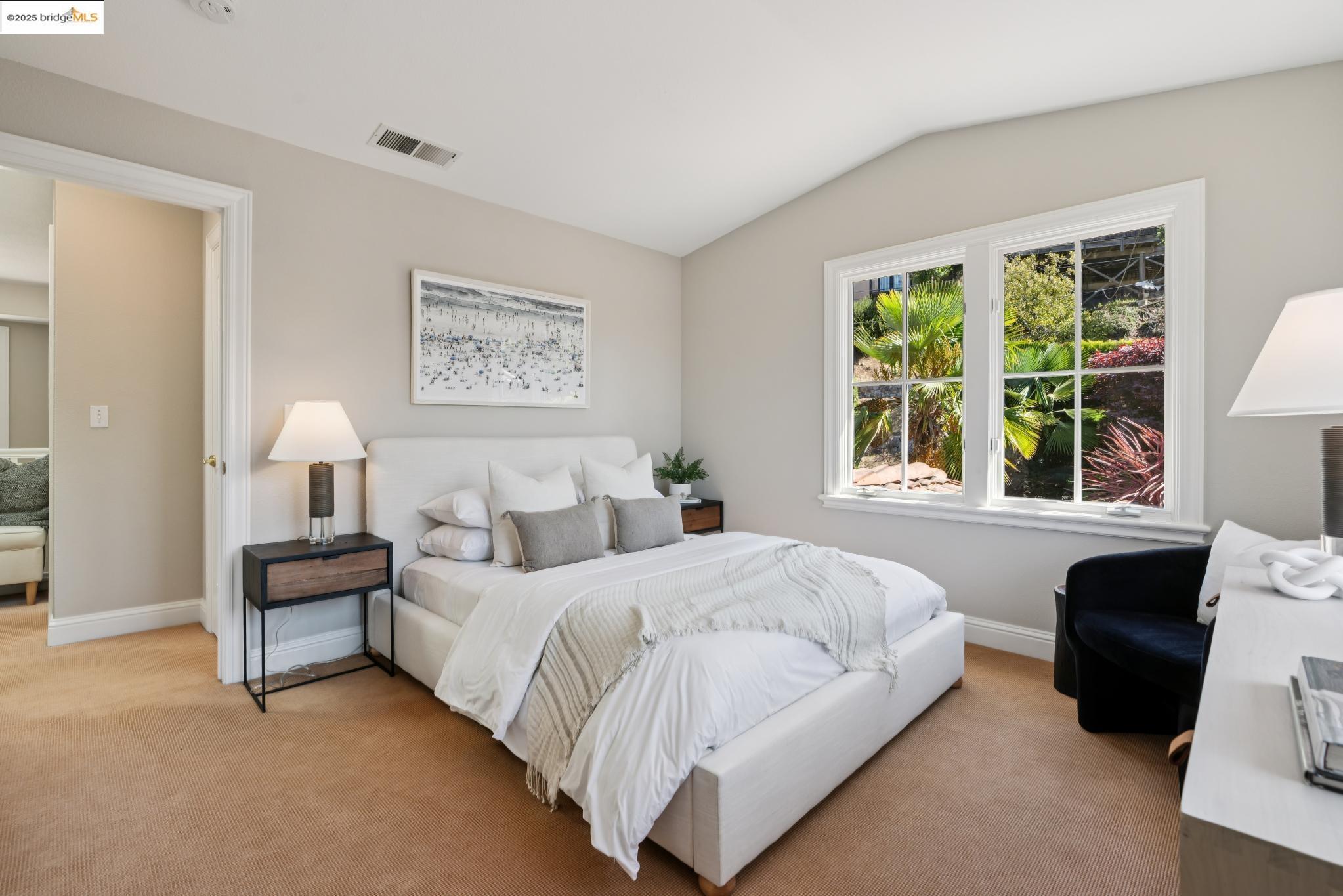 Detail Gallery Image 34 of 57 For 1016 Grizzly Peak Blvd, Berkeley,  CA 94708 - 4 Beds | 2/1 Baths