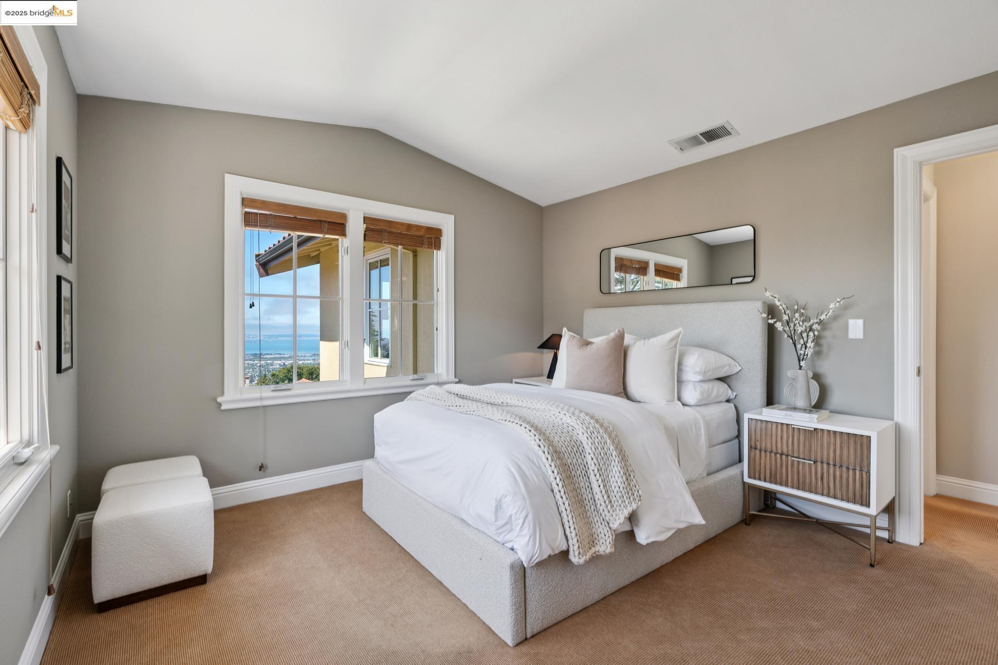Detail Gallery Image 36 of 57 For 1016 Grizzly Peak Blvd, Berkeley,  CA 94708 - 4 Beds | 2/1 Baths