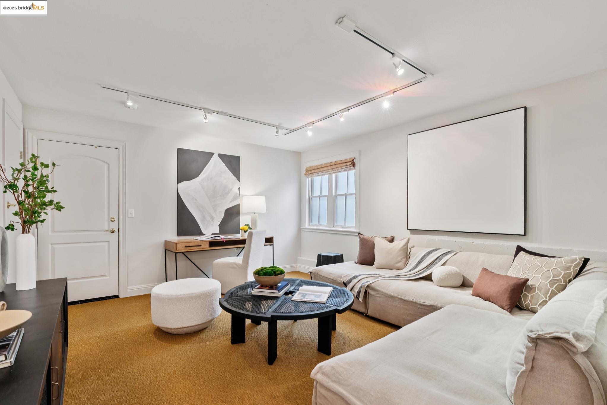 Detail Gallery Image 41 of 57 For 1016 Grizzly Peak Blvd, Berkeley,  CA 94708 - 4 Beds | 2/1 Baths