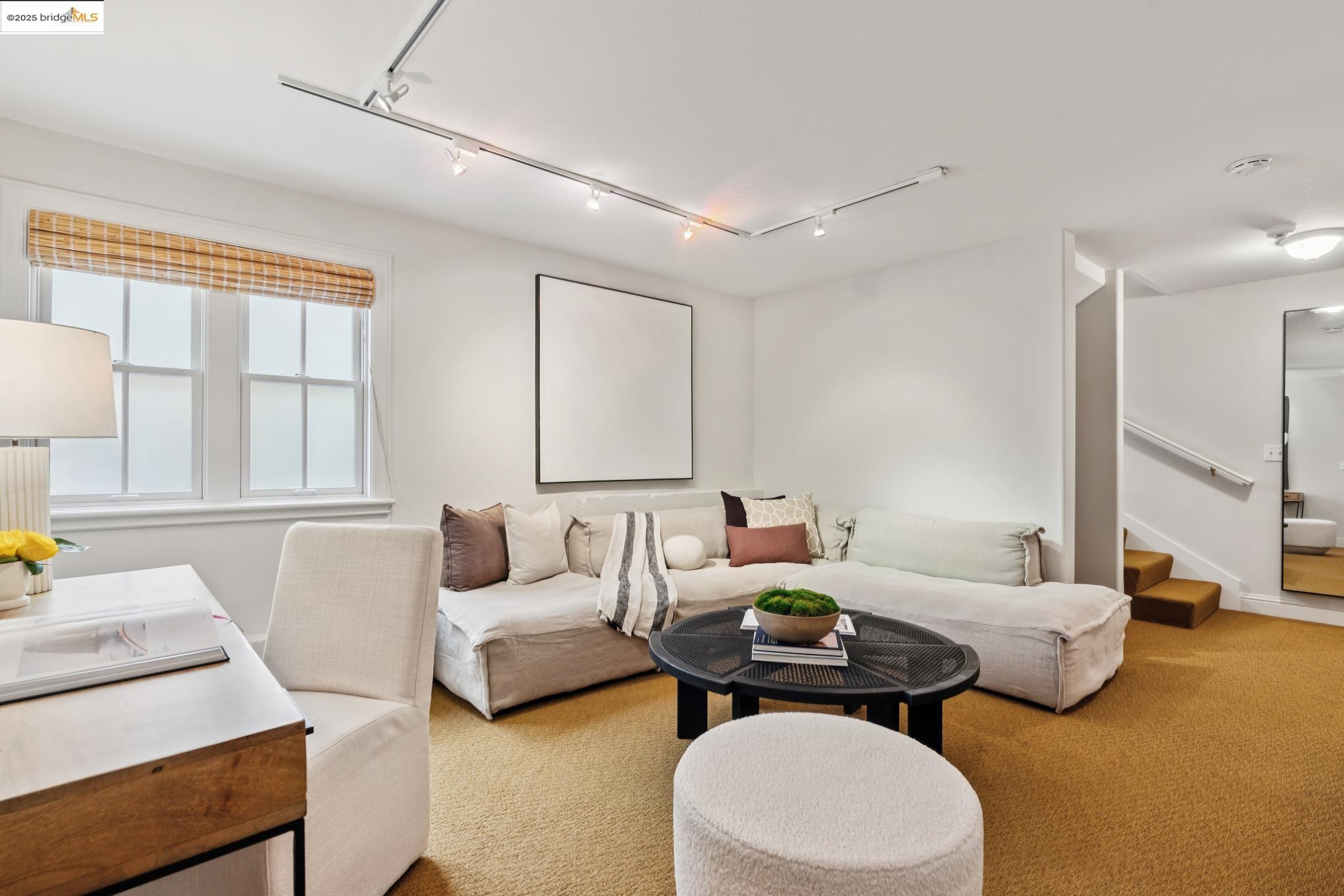 Detail Gallery Image 42 of 57 For 1016 Grizzly Peak Blvd, Berkeley,  CA 94708 - 4 Beds | 2/1 Baths