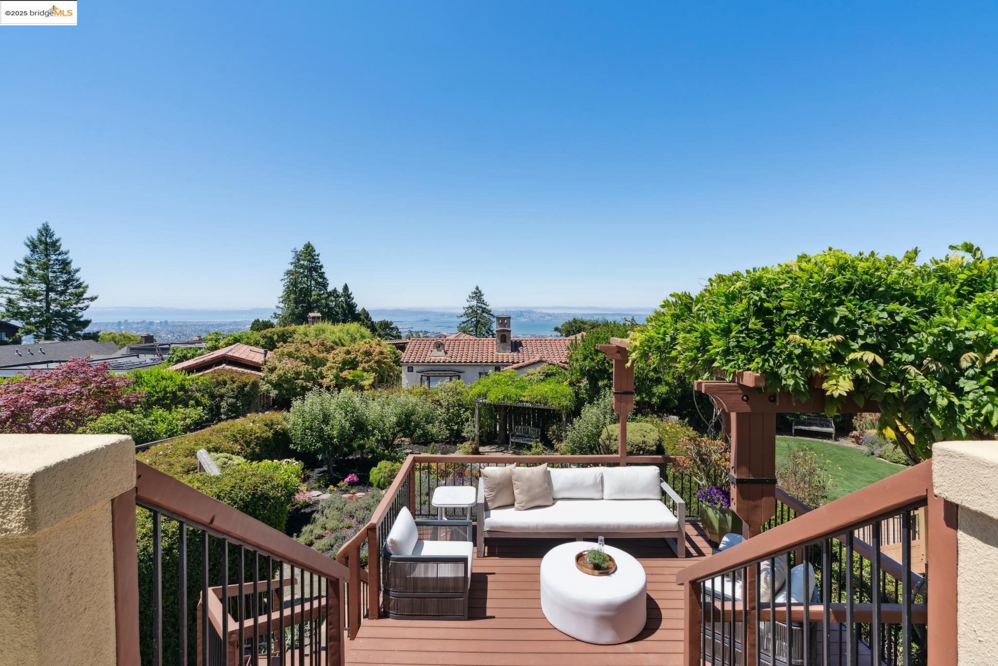 Detail Gallery Image 45 of 57 For 1016 Grizzly Peak Blvd, Berkeley,  CA 94708 - 4 Beds | 2/1 Baths