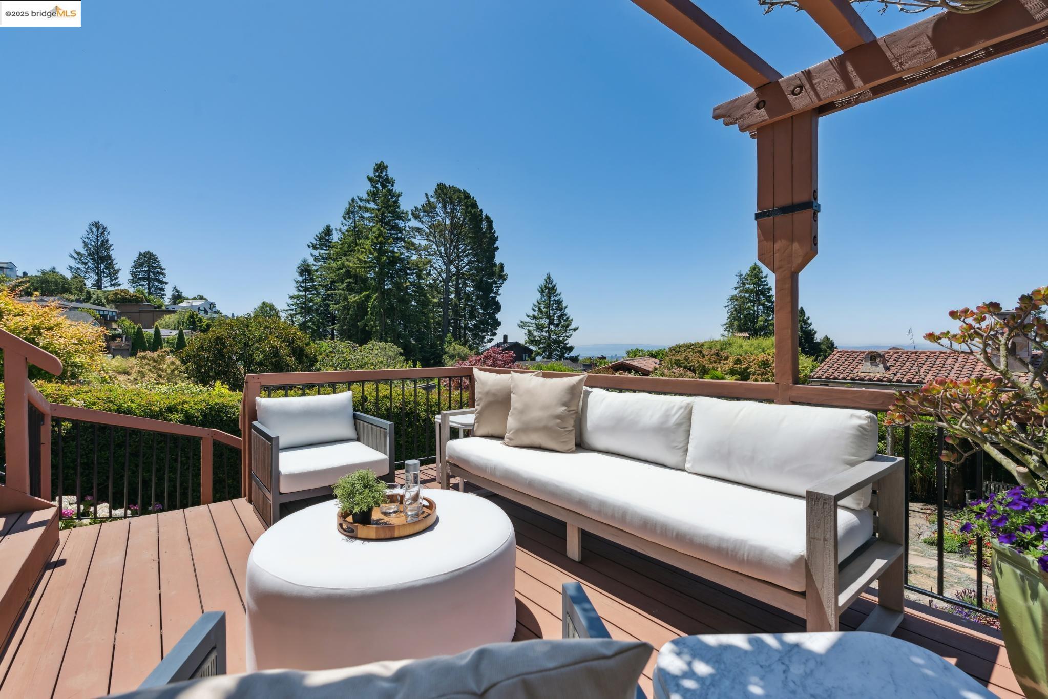 Detail Gallery Image 46 of 57 For 1016 Grizzly Peak Blvd, Berkeley,  CA 94708 - 4 Beds | 2/1 Baths