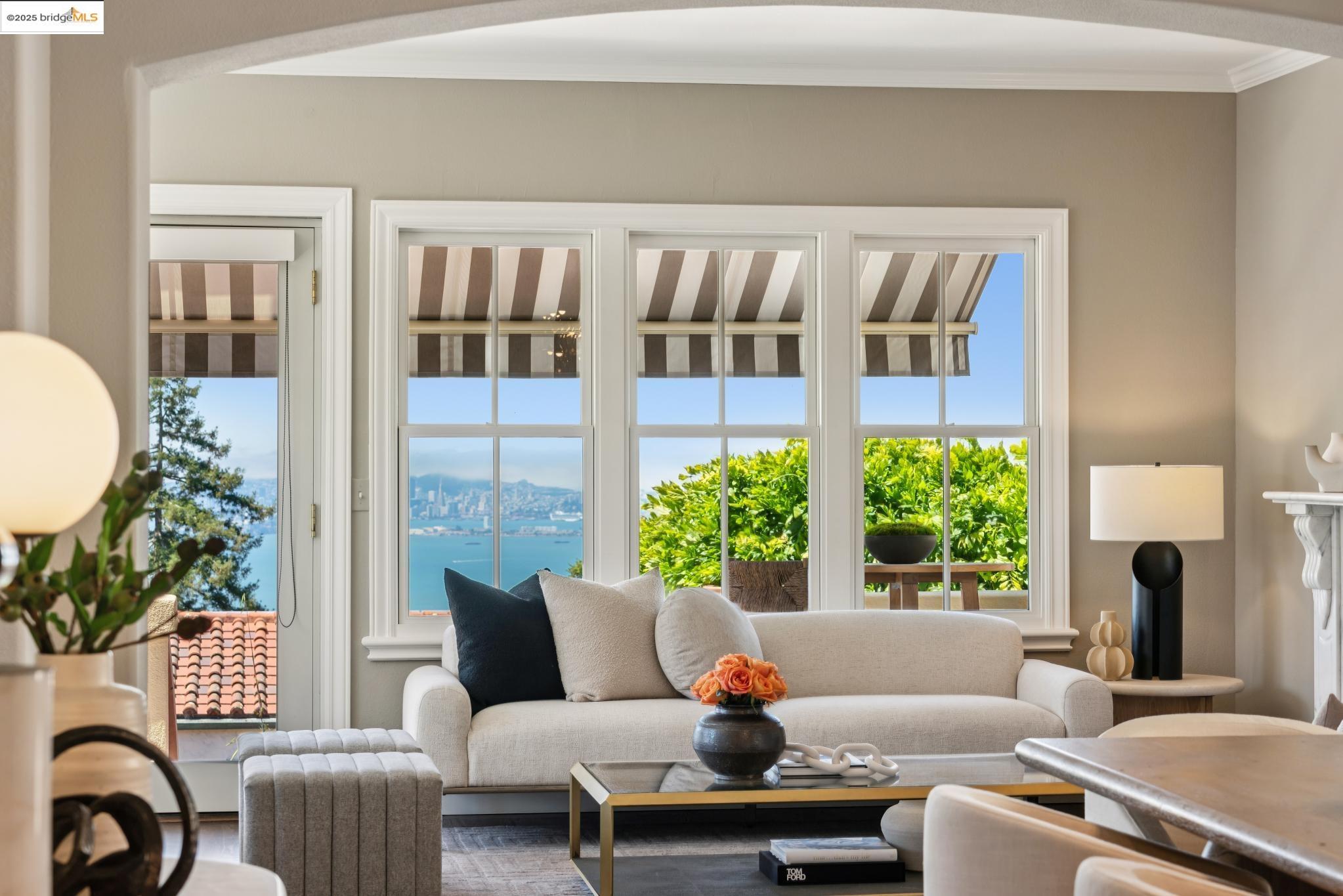 Detail Gallery Image 6 of 57 For 1016 Grizzly Peak Blvd, Berkeley,  CA 94708 - 4 Beds | 2/1 Baths