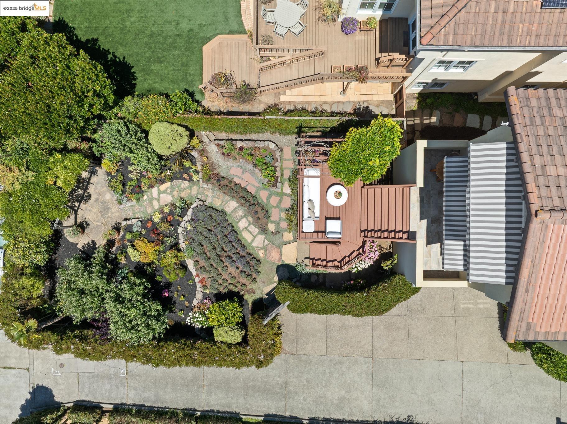 Detail Gallery Image 51 of 57 For 1016 Grizzly Peak Blvd, Berkeley,  CA 94708 - 4 Beds | 2/1 Baths