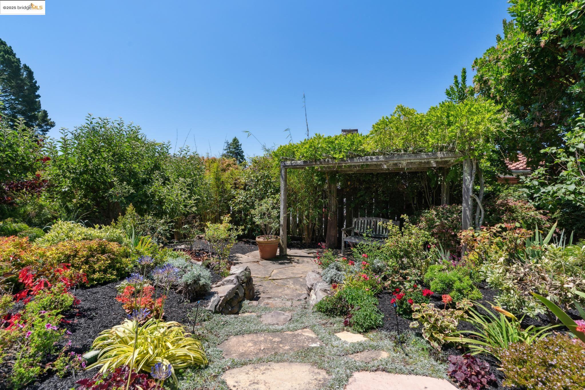 Detail Gallery Image 52 of 57 For 1016 Grizzly Peak Blvd, Berkeley,  CA 94708 - 4 Beds | 2/1 Baths