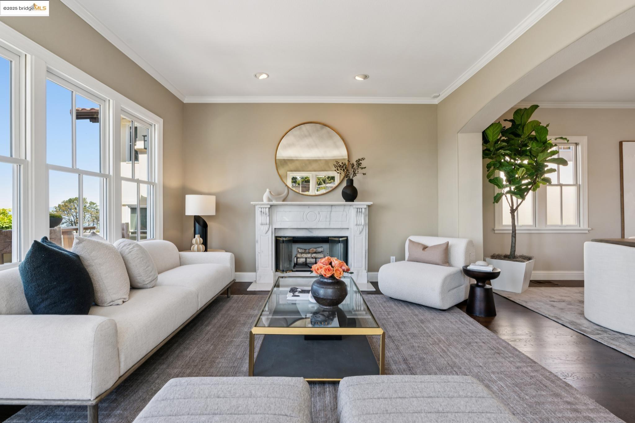 Detail Gallery Image 10 of 57 For 1016 Grizzly Peak Blvd, Berkeley,  CA 94708 - 4 Beds | 2/1 Baths