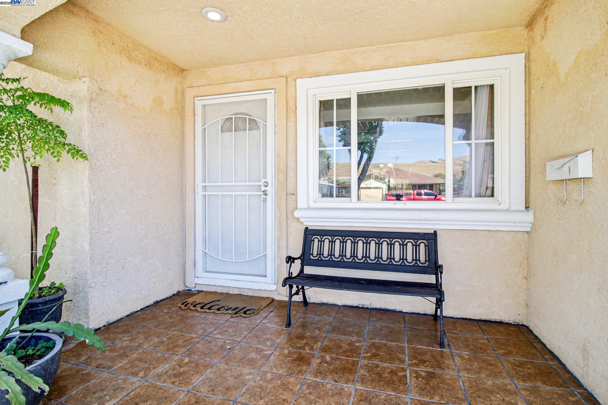 Detail Gallery Image 2 of 17 For 33643 3rd St, Union City,  CA 94587 - 3 Beds | 2 Baths