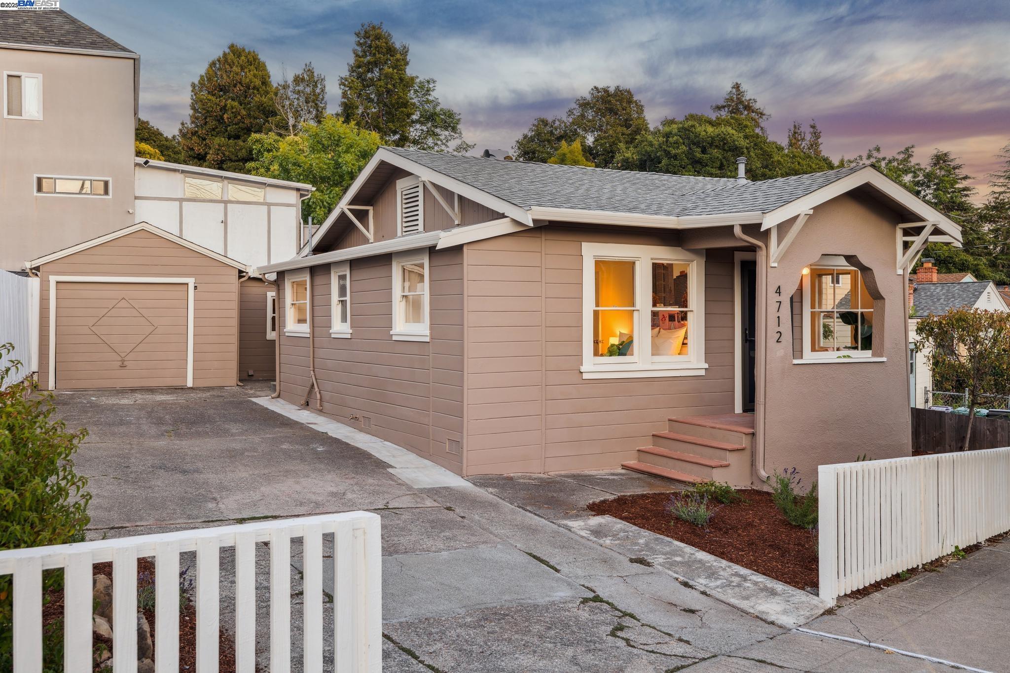 Detail Gallery Image 2 of 39 For 4712 Tompkins Avenue, Oakland,  CA 94619 - 2 Beds | 1 Baths