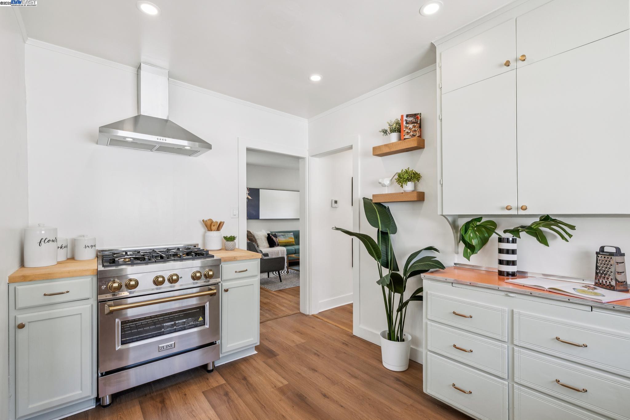 Detail Gallery Image 13 of 39 For 4712 Tompkins Avenue, Oakland,  CA 94619 - 2 Beds | 1 Baths