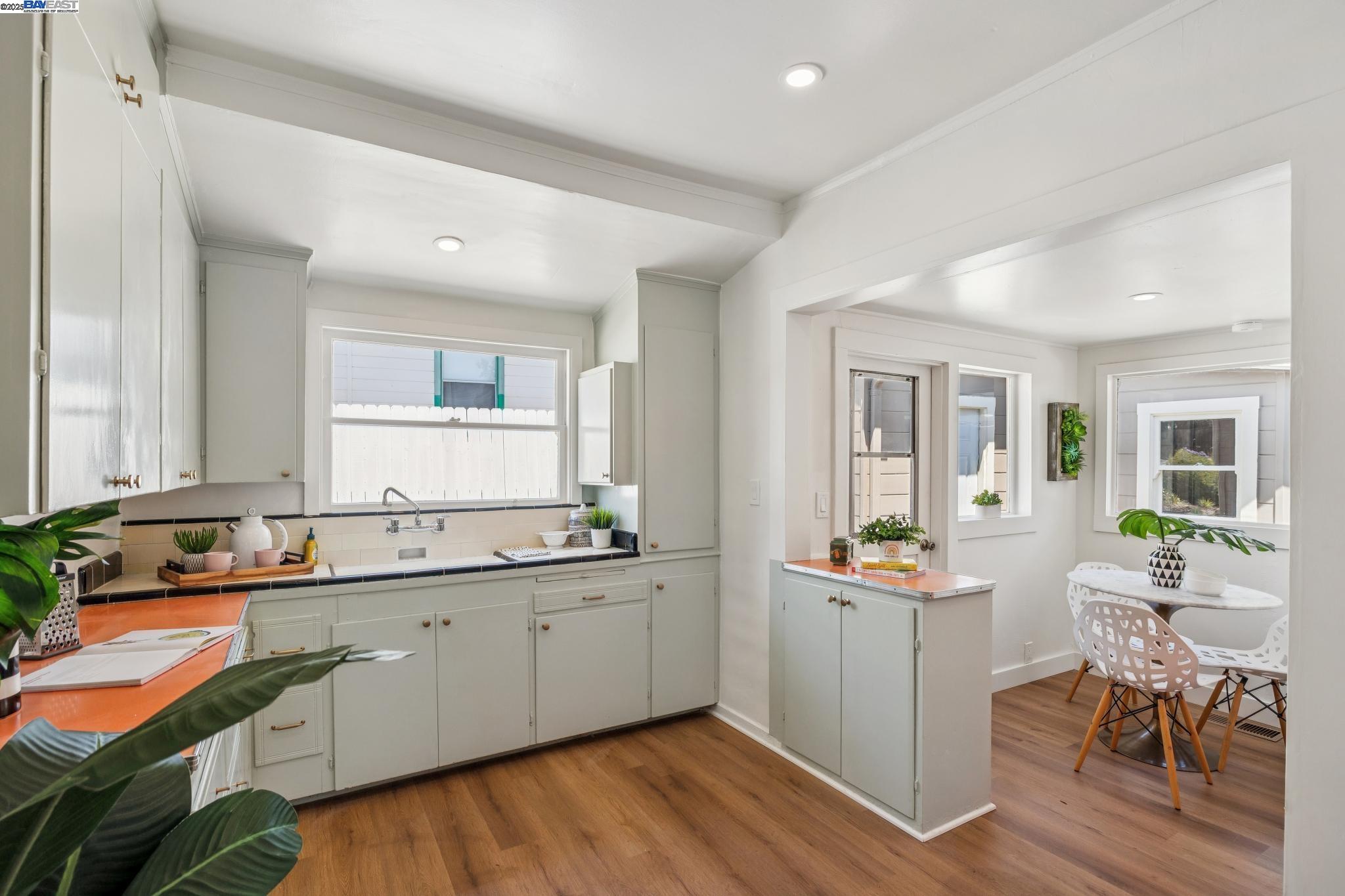 Detail Gallery Image 15 of 39 For 4712 Tompkins Avenue, Oakland,  CA 94619 - 2 Beds | 1 Baths