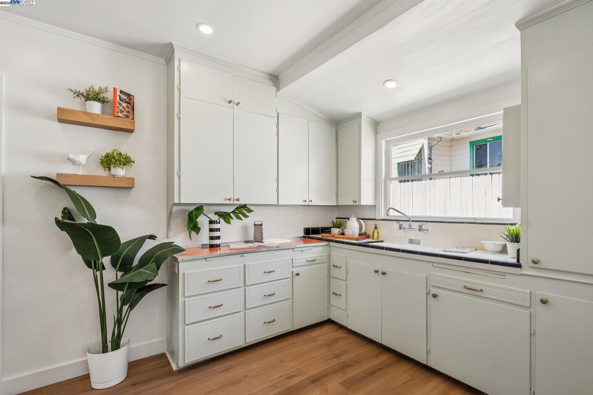 Detail Gallery Image 17 of 39 For 4712 Tompkins Avenue, Oakland,  CA 94619 - 2 Beds | 1 Baths