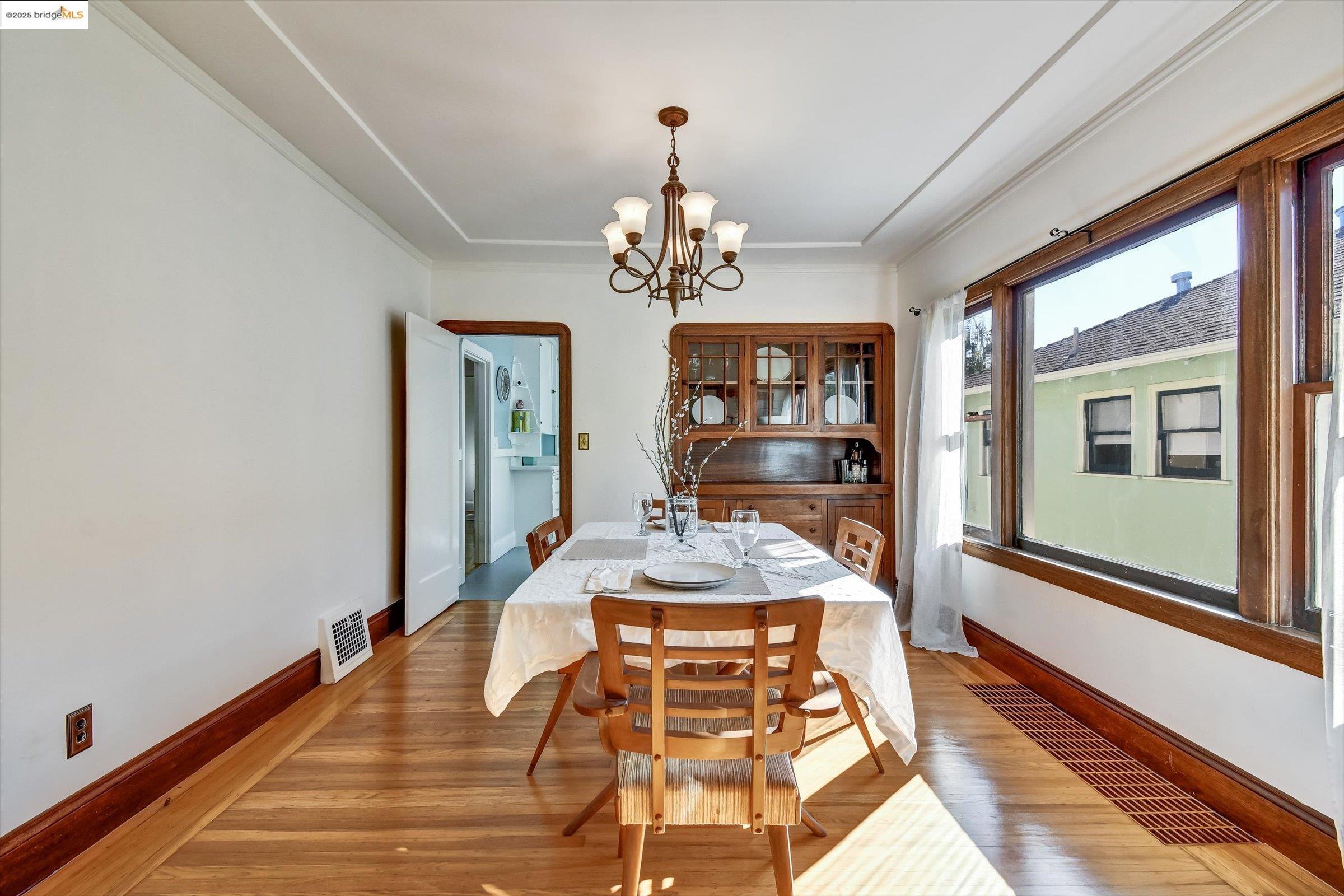 Detail Gallery Image 11 of 36 For 5459 Brookdale Ave., Oakland,  CA 94619 - 2 Beds | 1 Baths