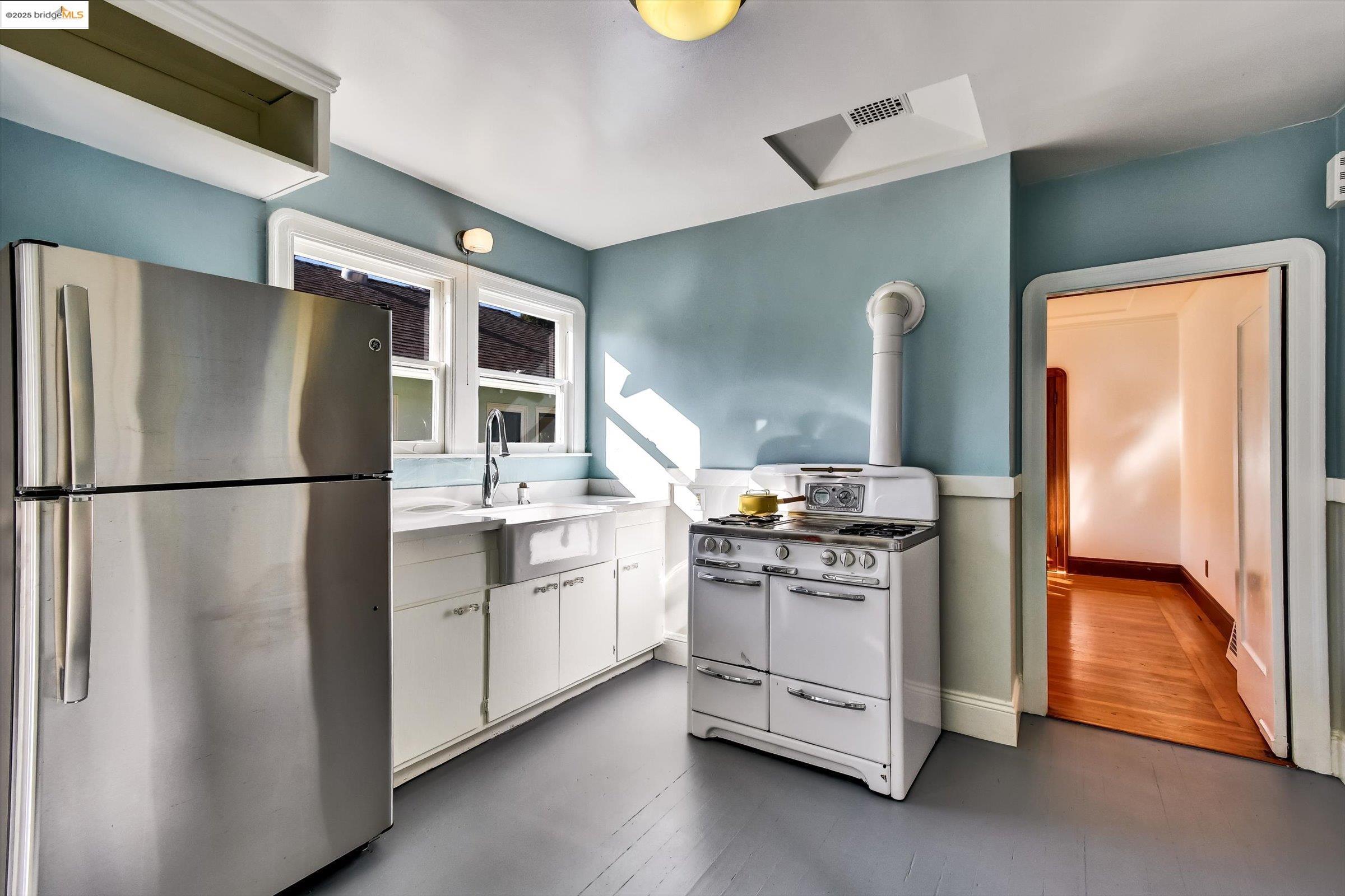 Detail Gallery Image 17 of 36 For 5459 Brookdale Ave., Oakland,  CA 94619 - 2 Beds | 1 Baths