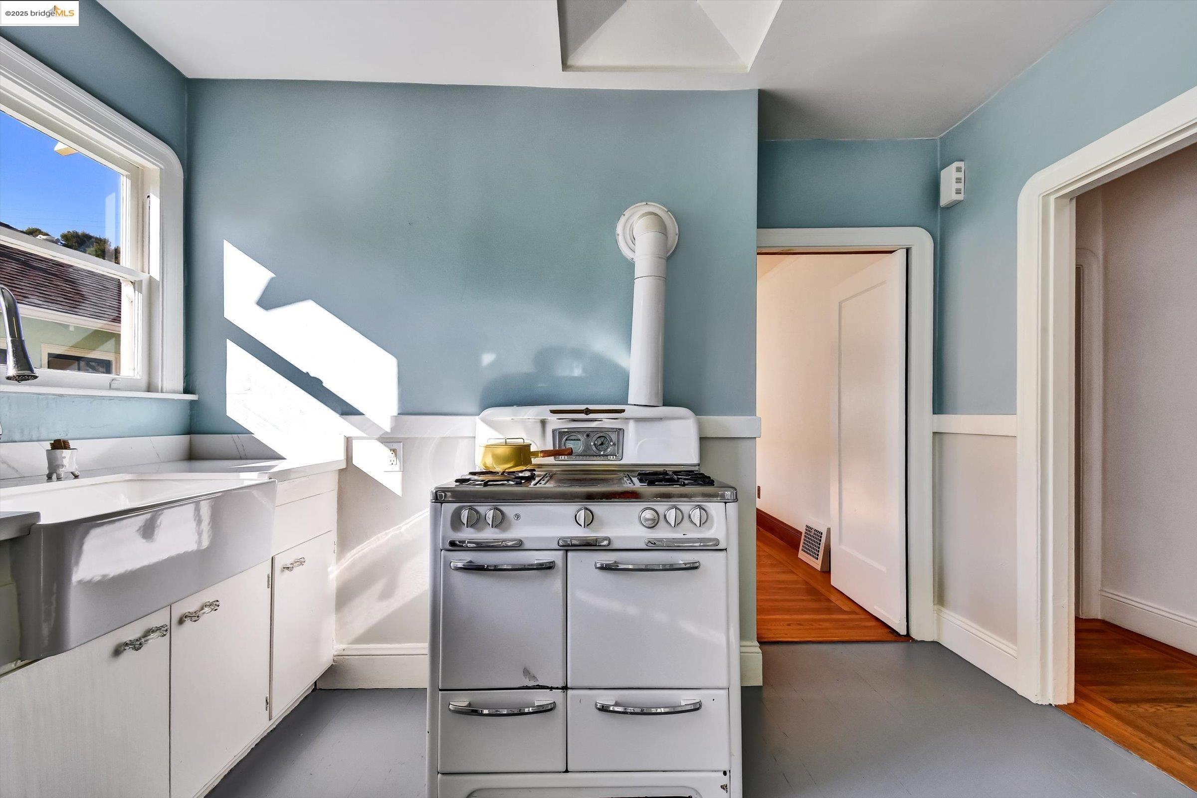 Detail Gallery Image 18 of 36 For 5459 Brookdale Ave., Oakland,  CA 94619 - 2 Beds | 1 Baths