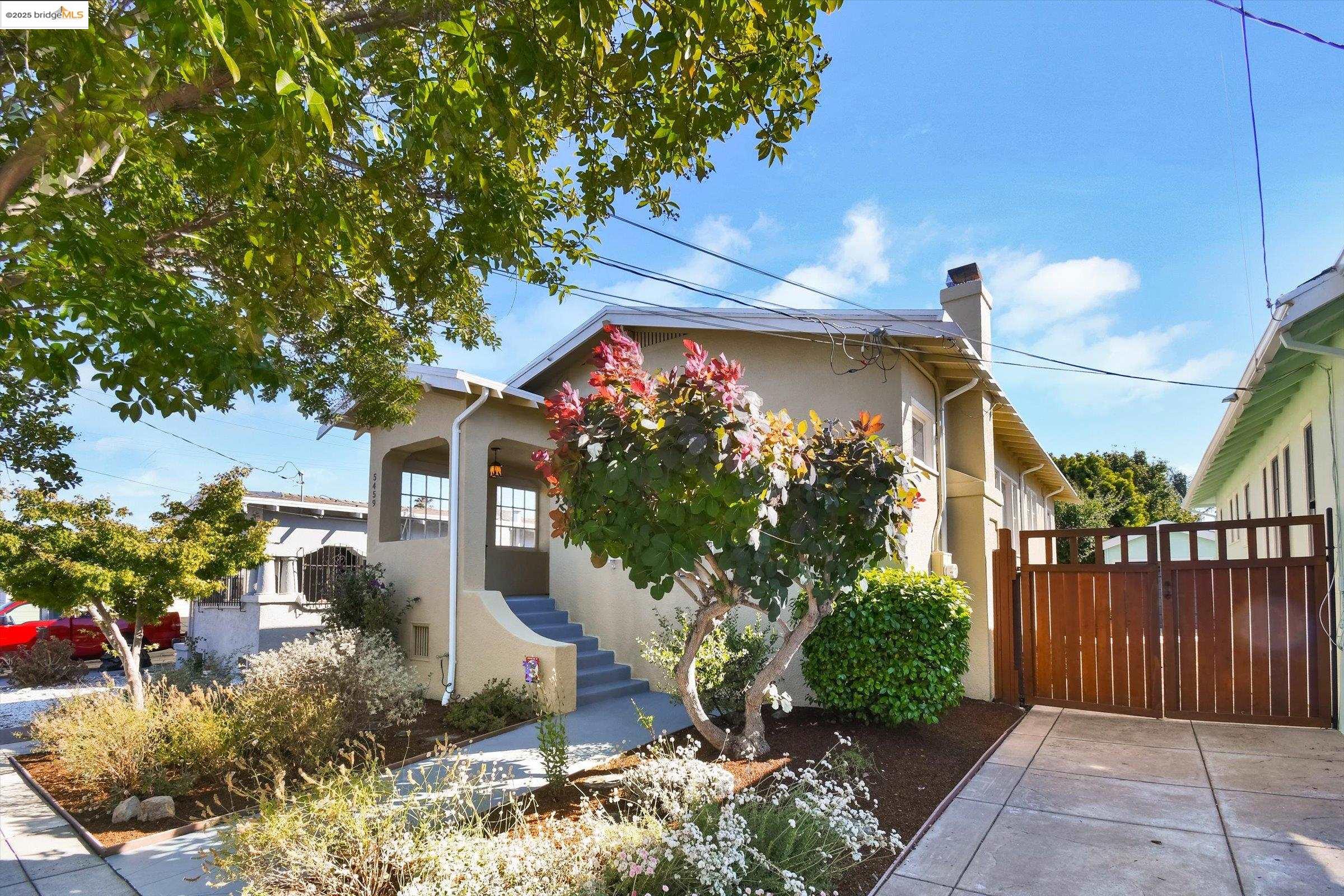 Detail Gallery Image 3 of 36 For 5459 Brookdale Ave., Oakland,  CA 94619 - 2 Beds | 1 Baths