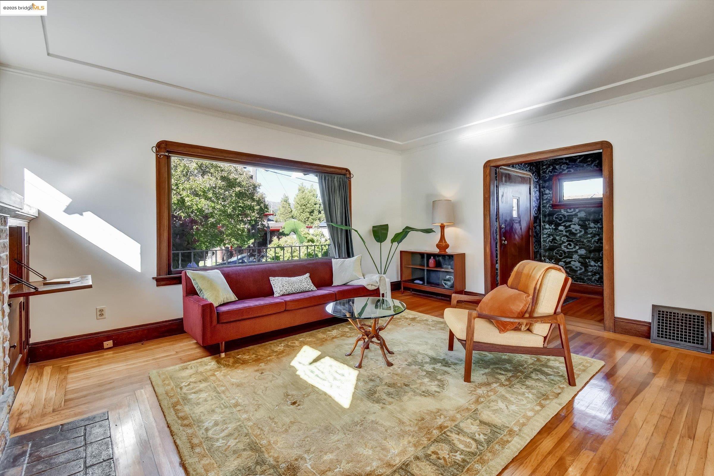 Detail Gallery Image 8 of 36 For 5459 Brookdale Ave., Oakland,  CA 94619 - 2 Beds | 1 Baths