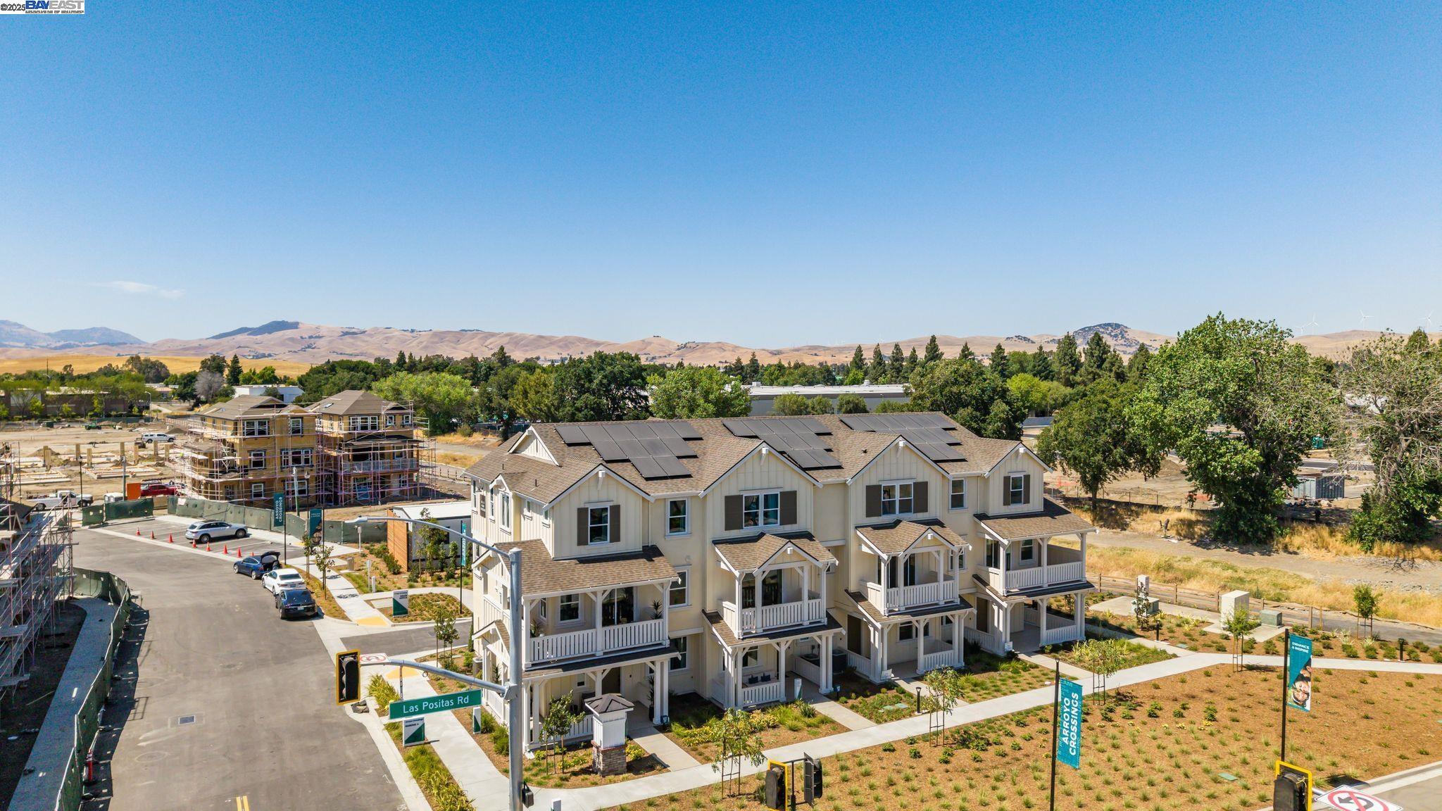 MLS: 41104319 Condo For Sale