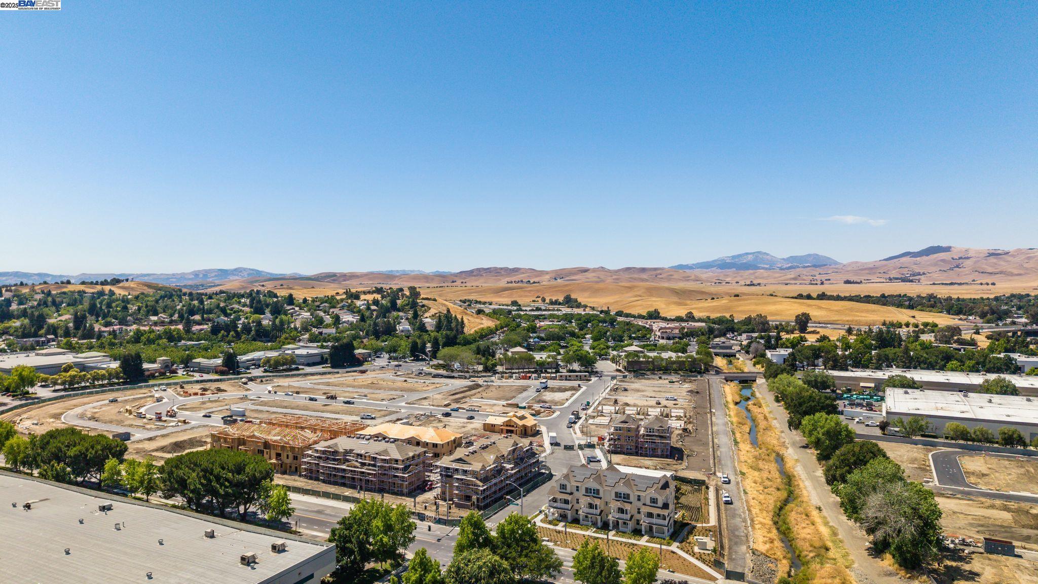 Detail Gallery Image 6 of 7 For 4715 Marengo Common, Livermore,  CA 94551 - 3 Beds | 3/1 Baths