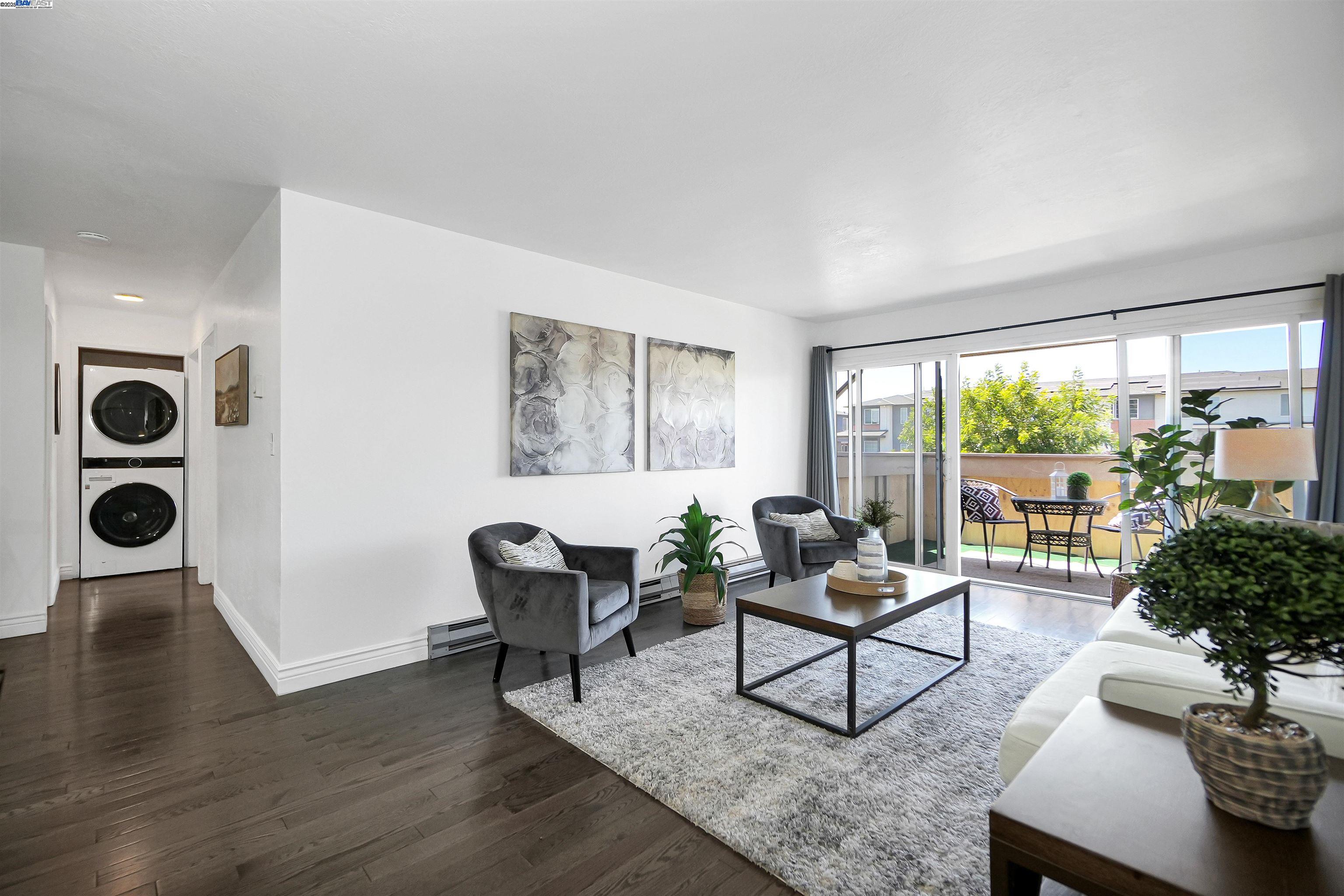 Detail Gallery Image 10 of 33 For 260 Industrial Pkwy #47,  Hayward,  CA 94544 - 2 Beds | 1/1 Baths