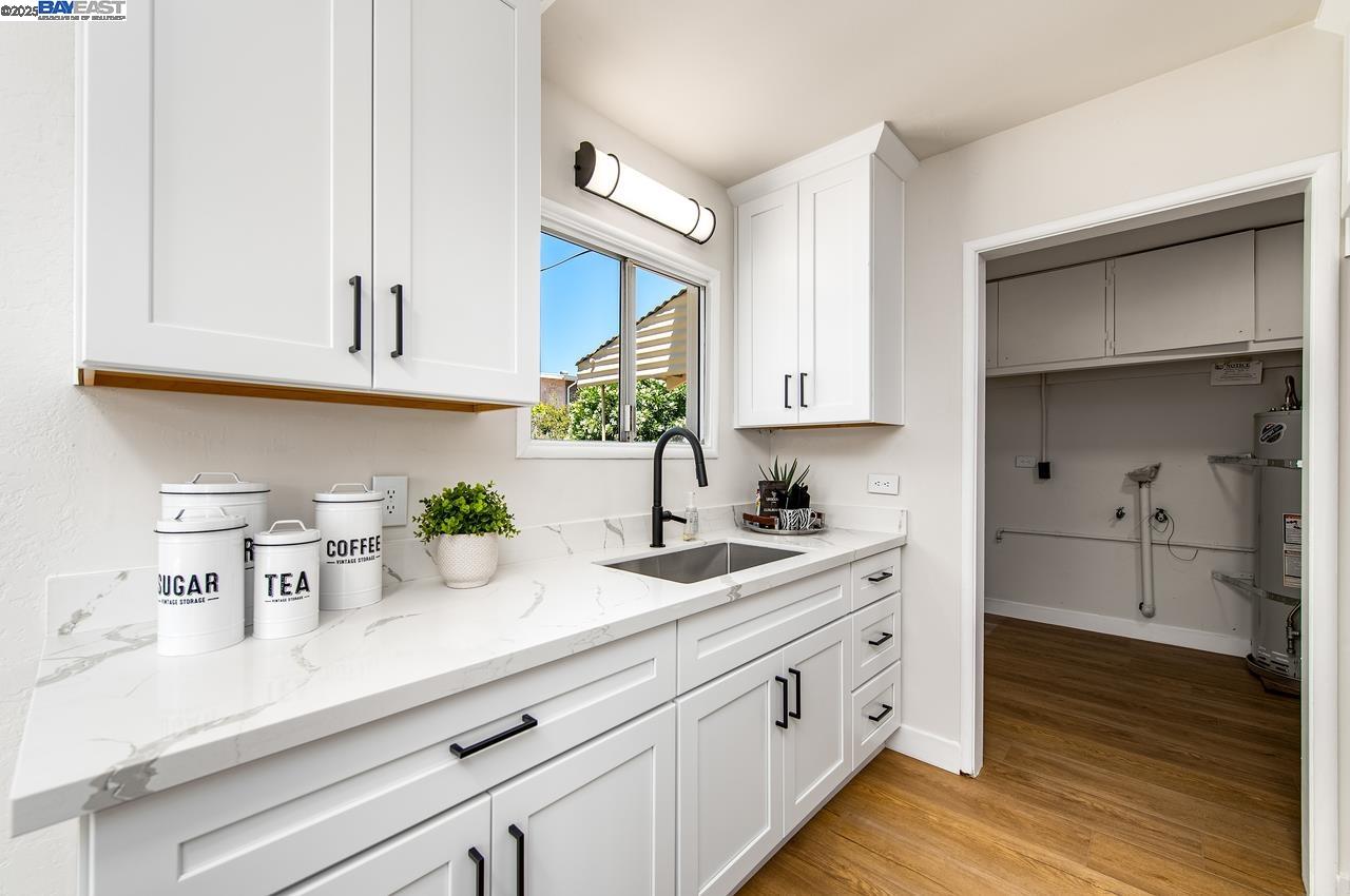Detail Gallery Image 11 of 34 For 17673 Dorson Ln, Castro Valley,  CA 94546 - 3 Beds | 1 Baths