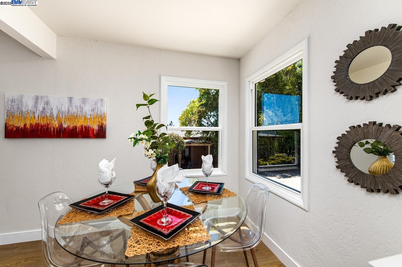 Detail Gallery Image 12 of 34 For 17673 Dorson Ln, Castro Valley,  CA 94546 - 3 Beds | 1 Baths