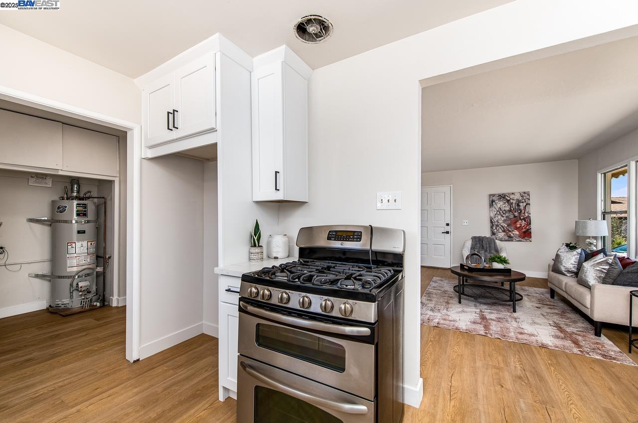 Detail Gallery Image 13 of 34 For 17673 Dorson Ln, Castro Valley,  CA 94546 - 3 Beds | 1 Baths