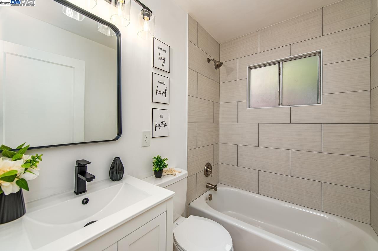 Detail Gallery Image 17 of 34 For 17673 Dorson Ln, Castro Valley,  CA 94546 - 3 Beds | 1 Baths
