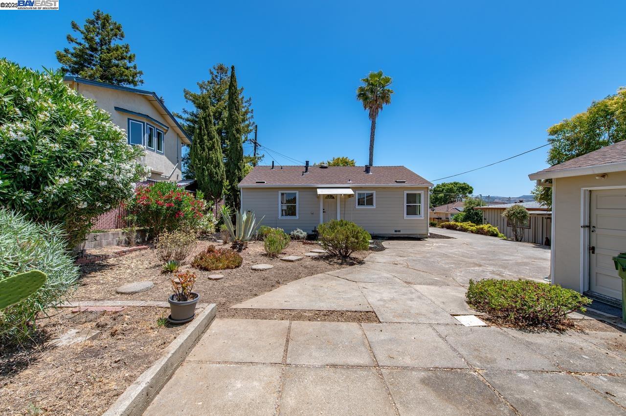 Detail Gallery Image 22 of 34 For 17673 Dorson Ln, Castro Valley,  CA 94546 - 3 Beds | 1 Baths