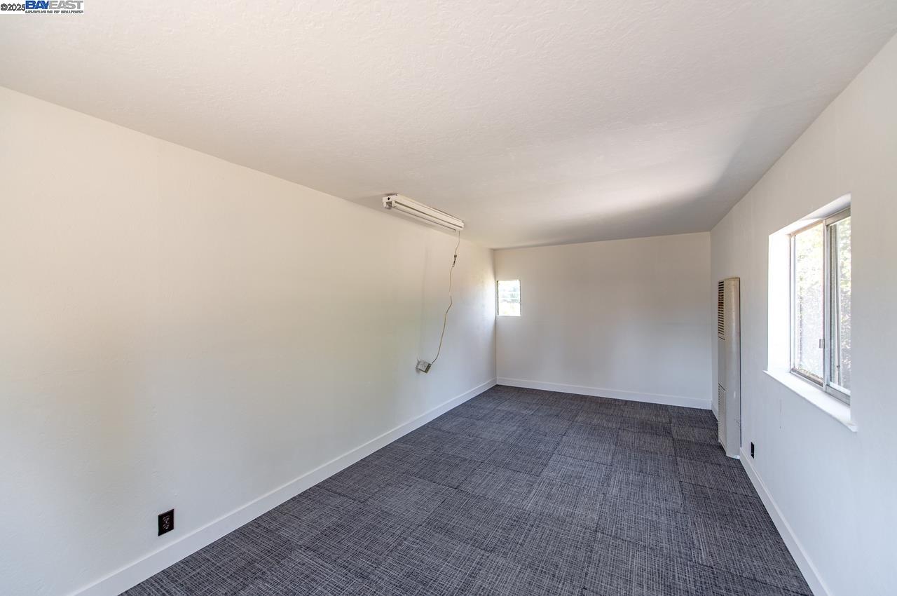 Detail Gallery Image 25 of 34 For 17673 Dorson Ln, Castro Valley,  CA 94546 - 3 Beds | 1 Baths