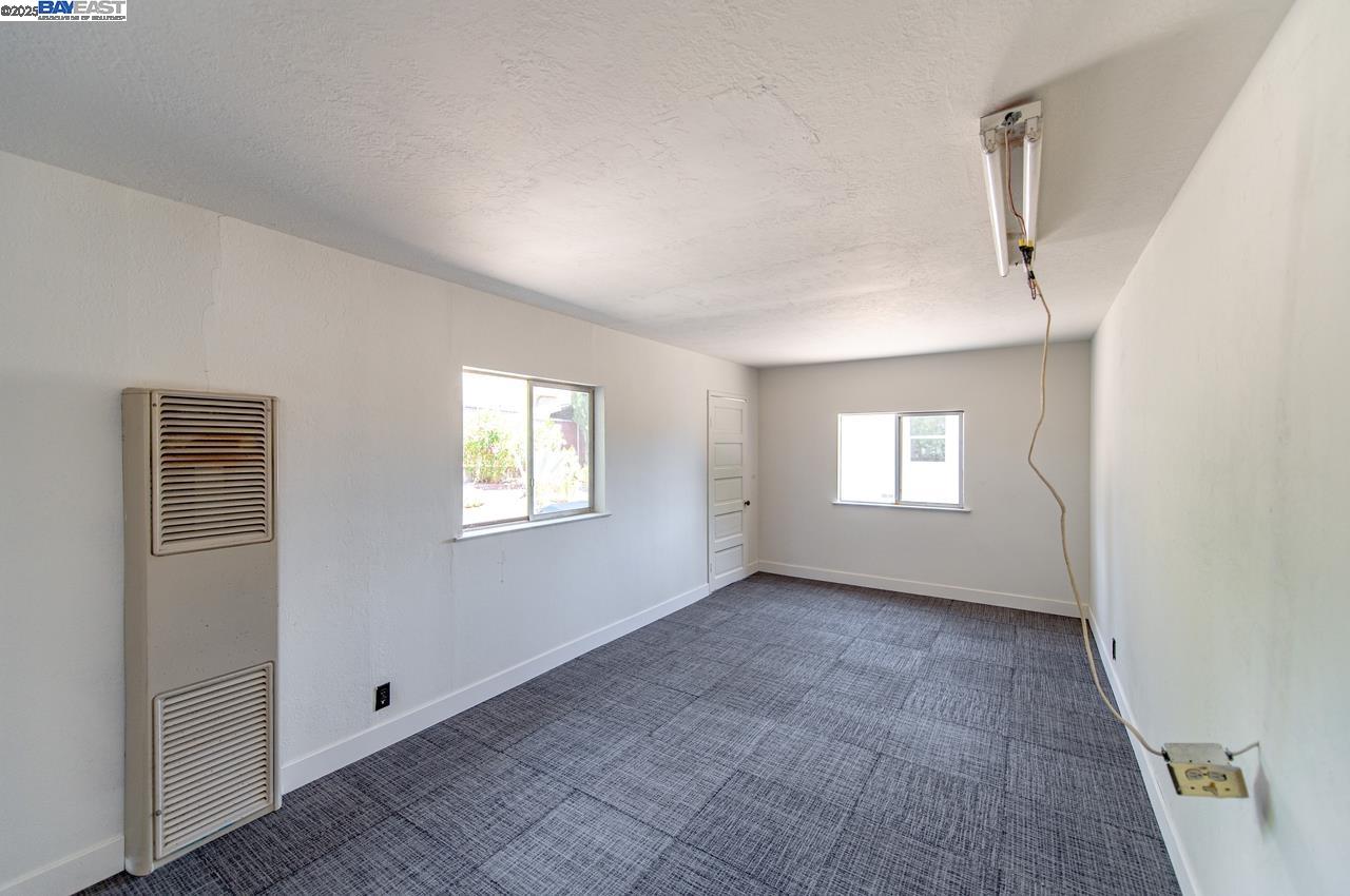 Detail Gallery Image 26 of 34 For 17673 Dorson Ln, Castro Valley,  CA 94546 - 3 Beds | 1 Baths
