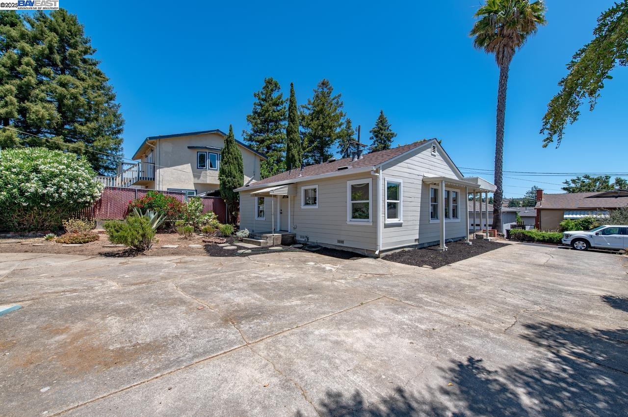 Detail Gallery Image 28 of 34 For 17673 Dorson Ln, Castro Valley,  CA 94546 - 3 Beds | 1 Baths