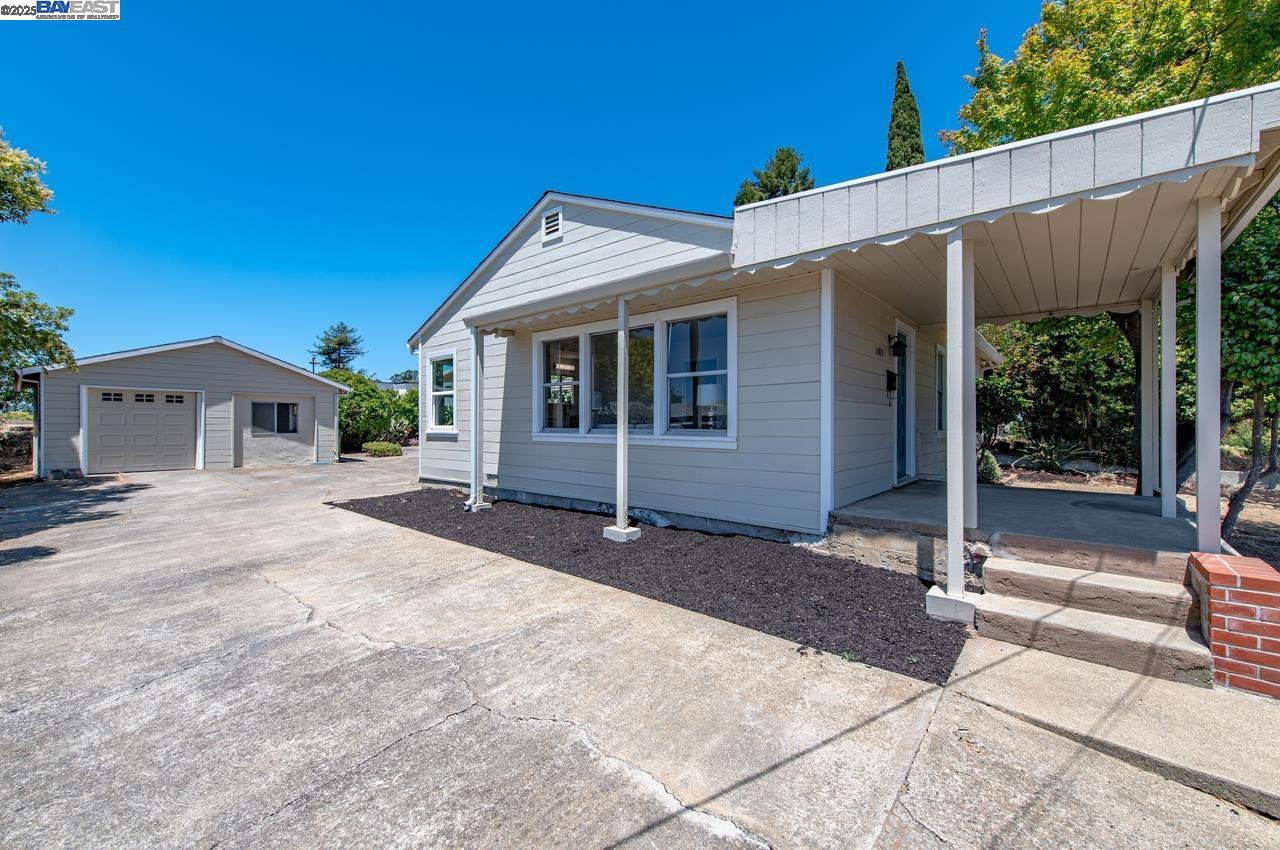 Detail Gallery Image 29 of 34 For 17673 Dorson Ln, Castro Valley,  CA 94546 - 3 Beds | 1 Baths