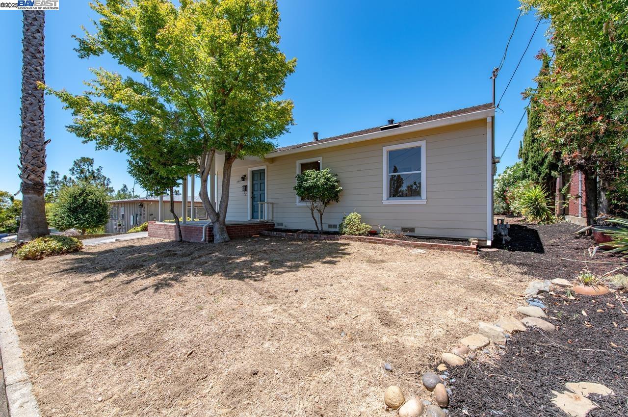 Detail Gallery Image 30 of 34 For 17673 Dorson Ln, Castro Valley,  CA 94546 - 3 Beds | 1 Baths
