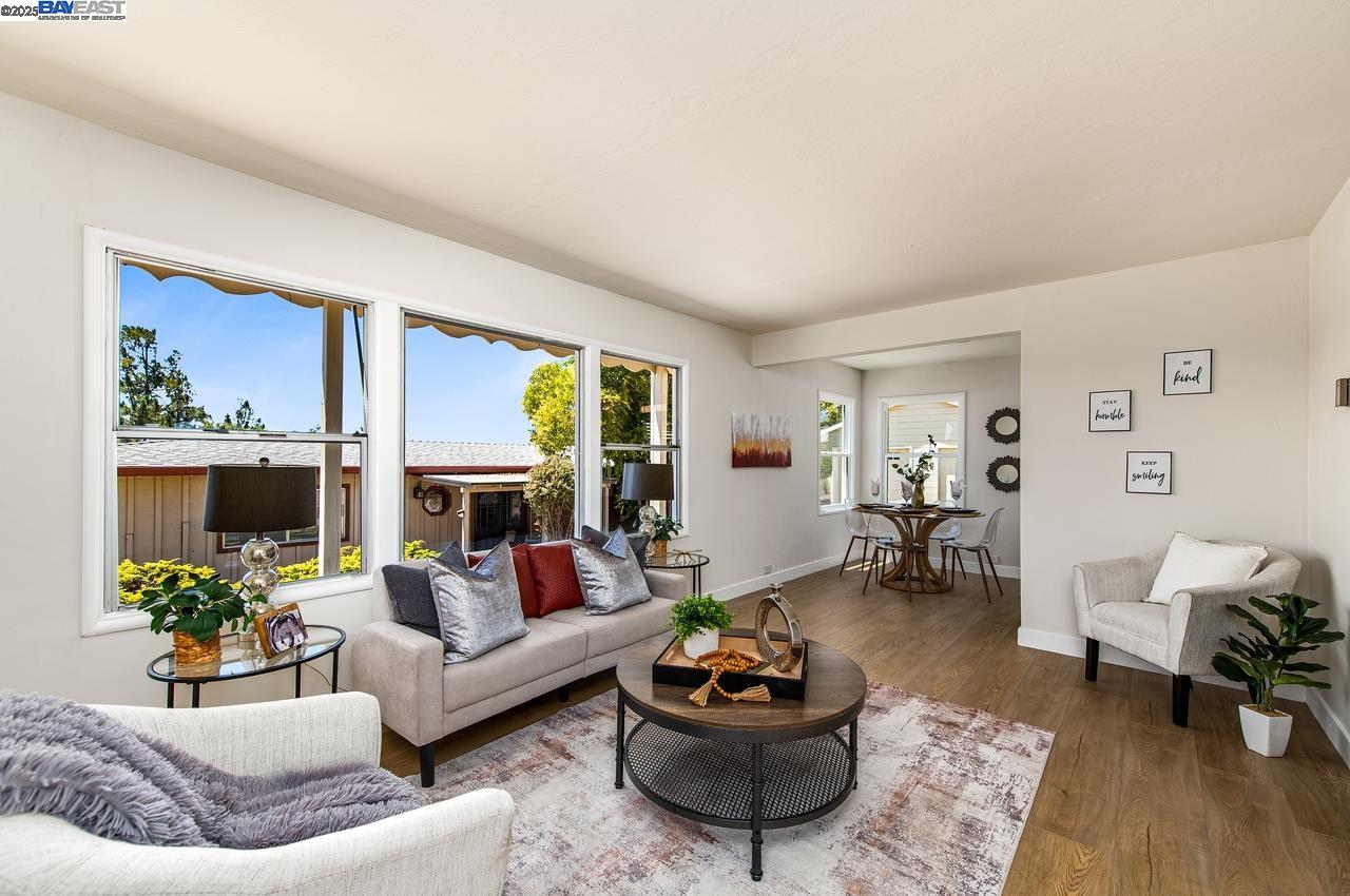 Detail Gallery Image 6 of 34 For 17673 Dorson Ln, Castro Valley,  CA 94546 - 3 Beds | 1 Baths