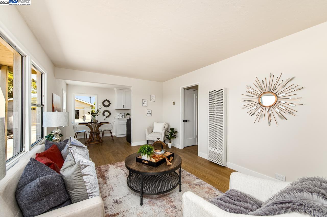 Detail Gallery Image 7 of 34 For 17673 Dorson Ln, Castro Valley,  CA 94546 - 3 Beds | 1 Baths
