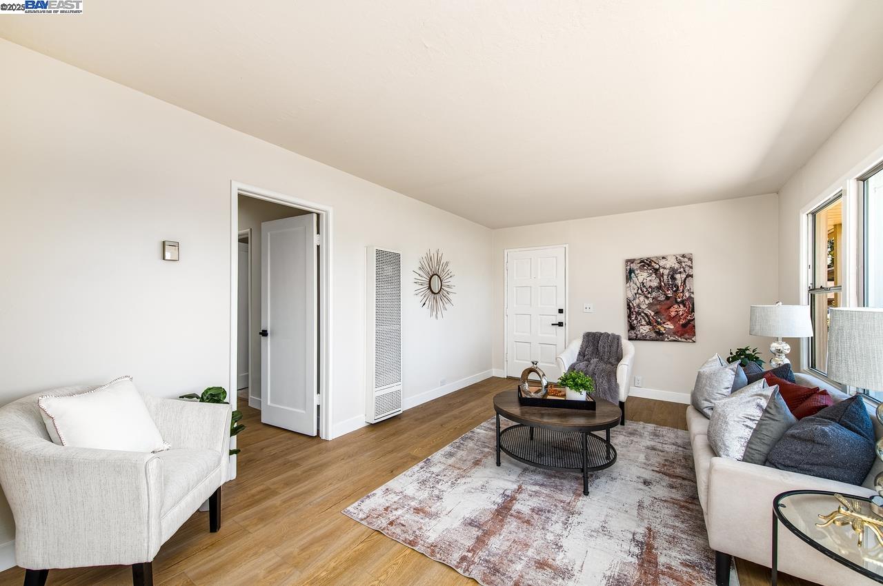 Detail Gallery Image 8 of 34 For 17673 Dorson Ln, Castro Valley,  CA 94546 - 3 Beds | 1 Baths