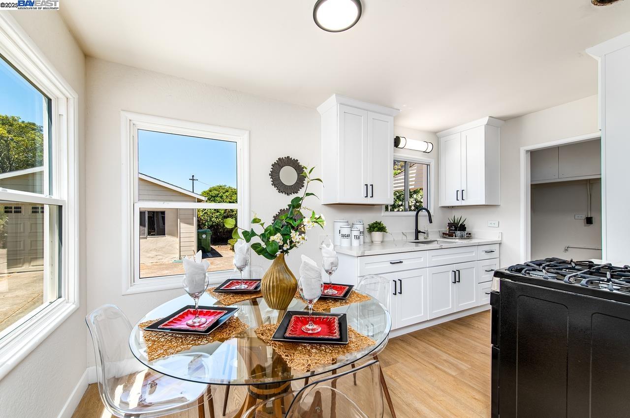 Detail Gallery Image 10 of 34 For 17673 Dorson Ln, Castro Valley,  CA 94546 - 3 Beds | 1 Baths