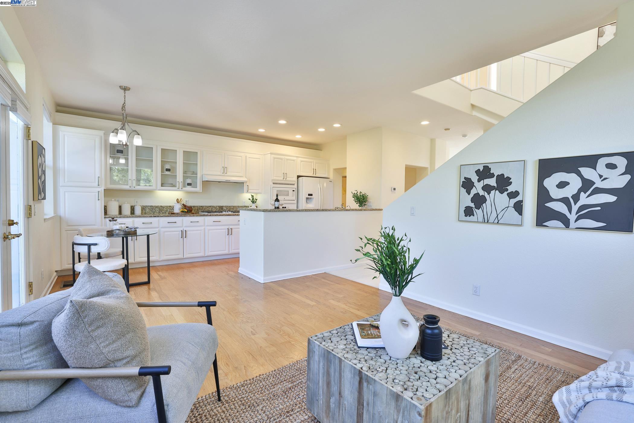 Detail Gallery Image 13 of 46 For 11030 via Sorrento, Cupertino,  CA 95014 - 4 Beds | 3/1 Baths