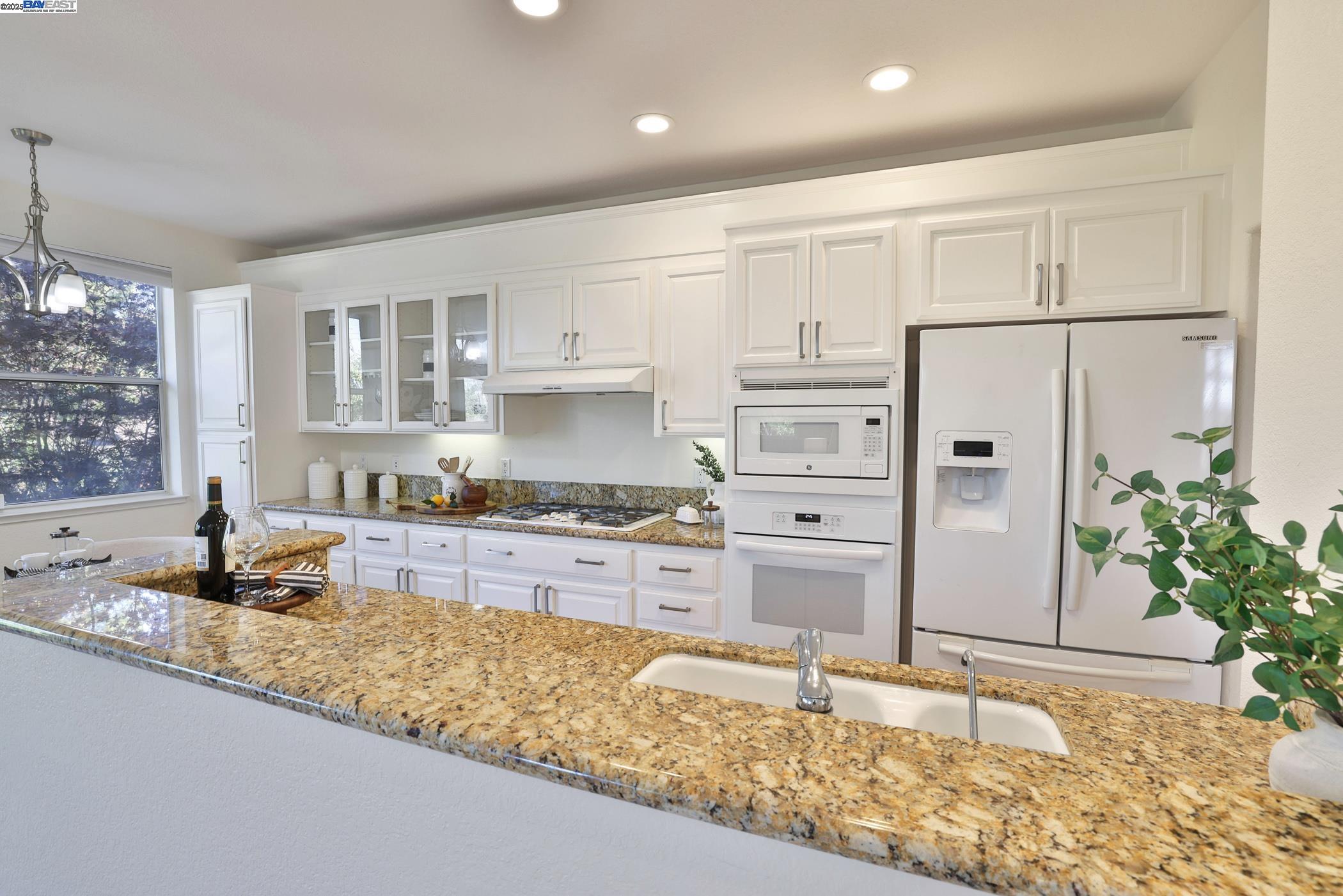 Detail Gallery Image 16 of 46 For 11030 via Sorrento, Cupertino,  CA 95014 - 4 Beds | 3/1 Baths
