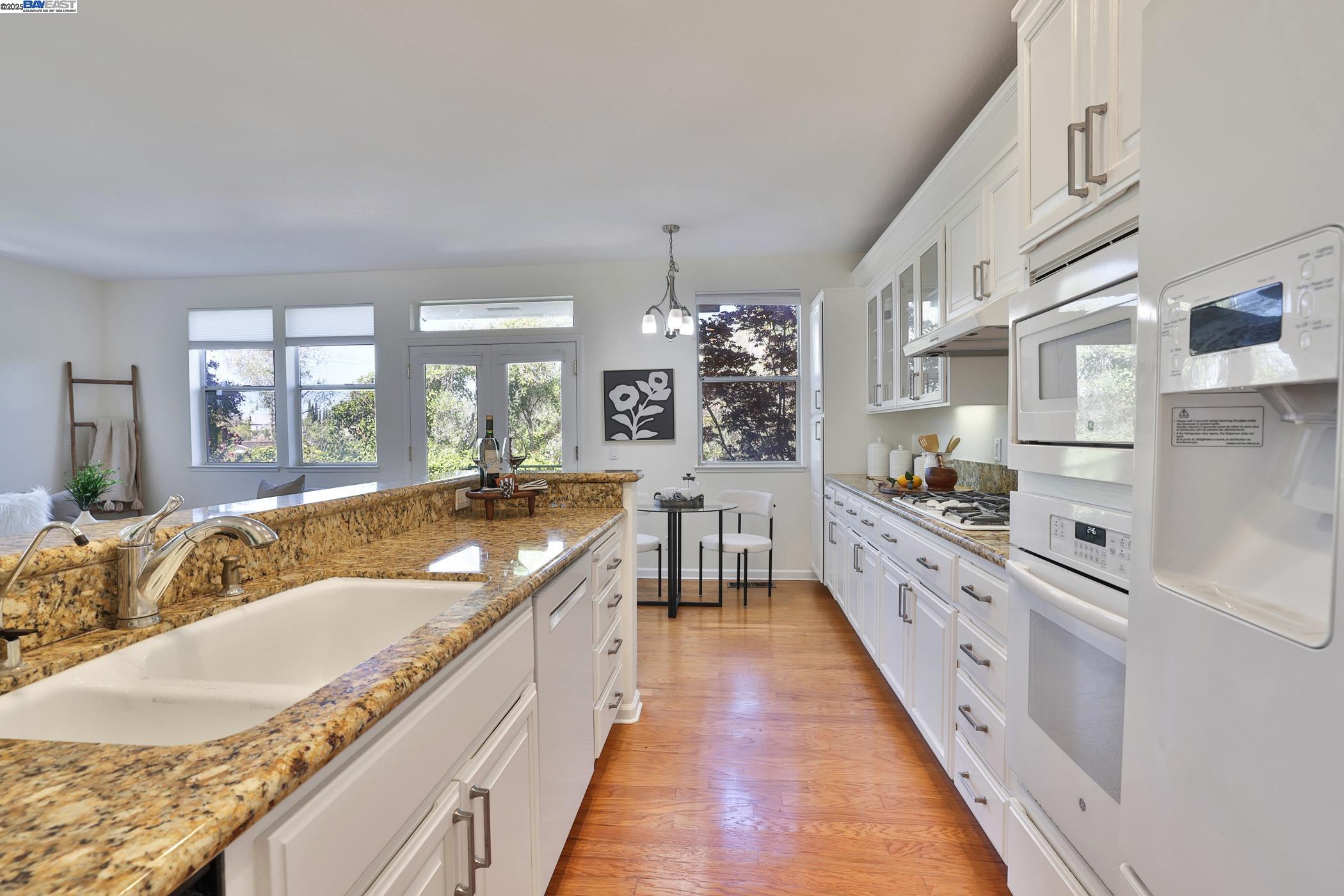 Detail Gallery Image 17 of 46 For 11030 via Sorrento, Cupertino,  CA 95014 - 4 Beds | 3/1 Baths