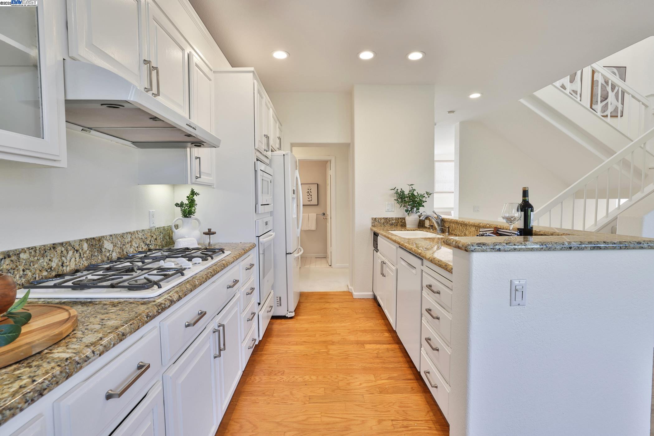 Detail Gallery Image 18 of 46 For 11030 via Sorrento, Cupertino,  CA 95014 - 4 Beds | 3/1 Baths