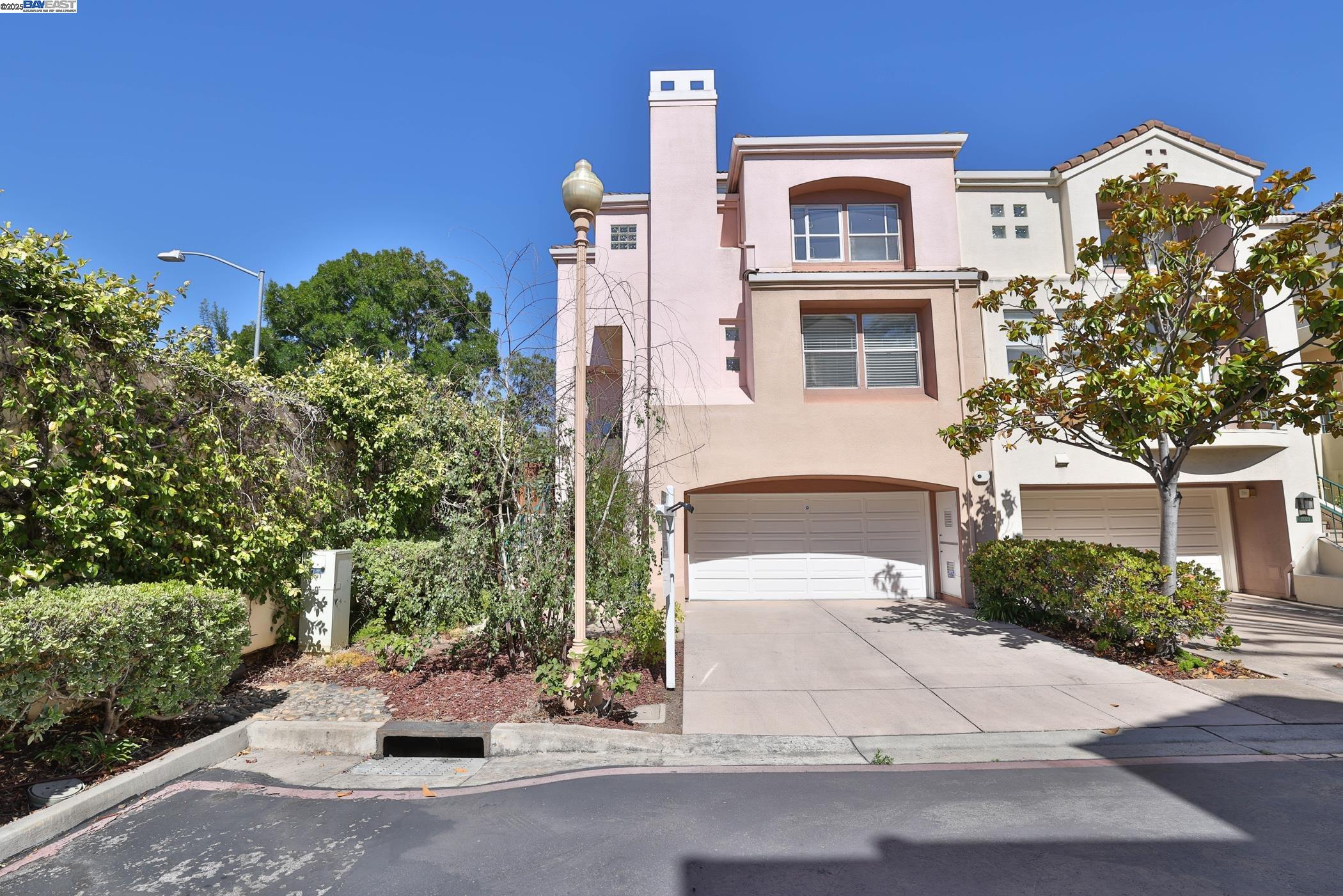 Detail Gallery Image 3 of 46 For 11030 via Sorrento, Cupertino,  CA 95014 - 4 Beds | 3/1 Baths