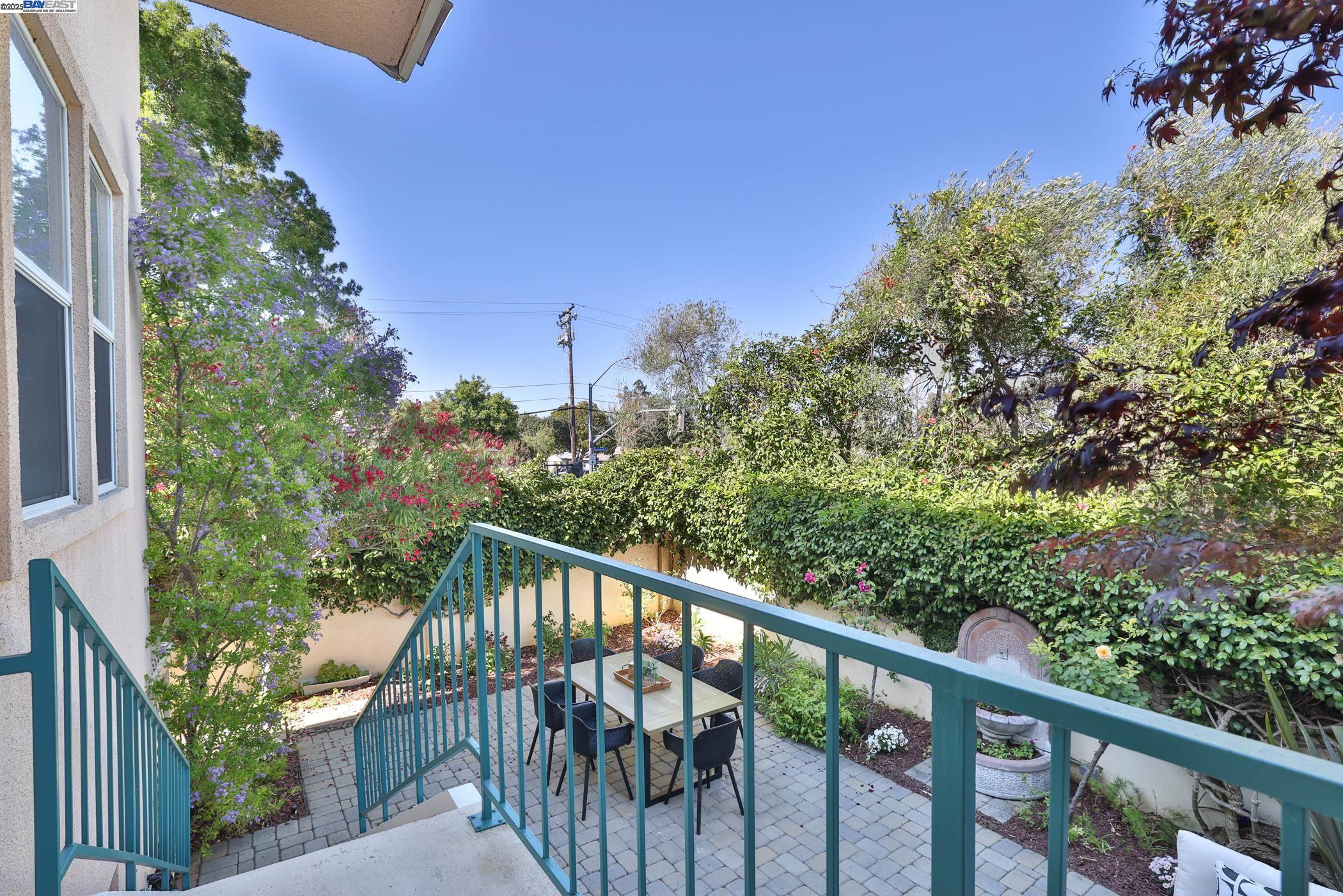 Detail Gallery Image 37 of 46 For 11030 via Sorrento, Cupertino,  CA 95014 - 4 Beds | 3/1 Baths