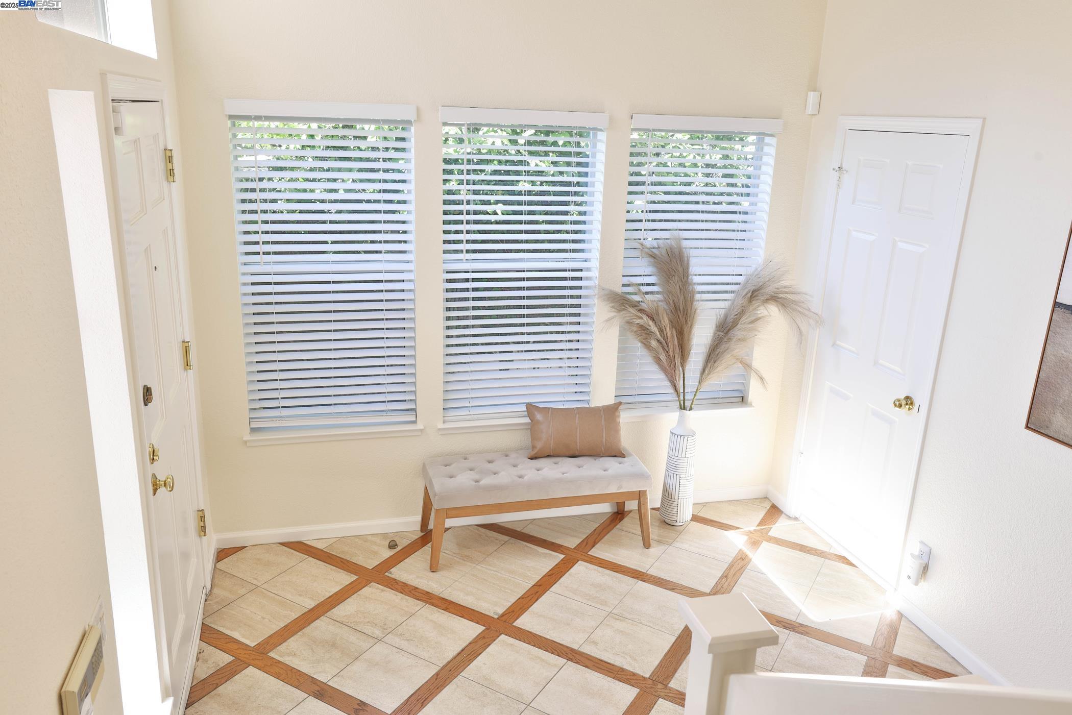 Detail Gallery Image 7 of 46 For 11030 via Sorrento, Cupertino,  CA 95014 - 4 Beds | 3/1 Baths