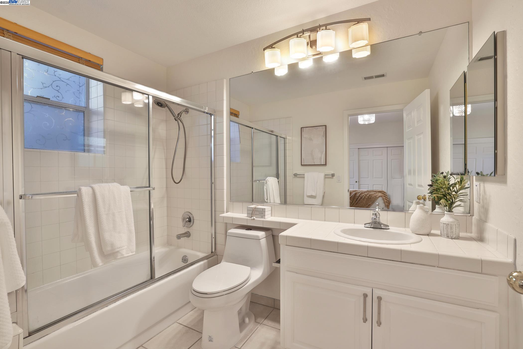 Detail Gallery Image 10 of 46 For 11030 via Sorrento, Cupertino,  CA 95014 - 4 Beds | 3/1 Baths