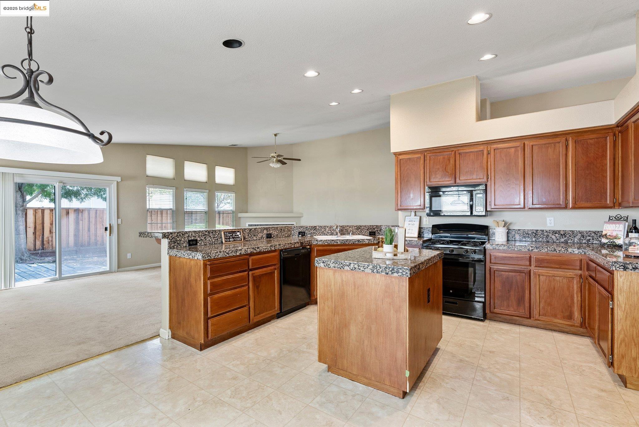 Detail Gallery Image 11 of 50 For 5200 Mohican Way, Antioch,  CA 94531 - 4 Beds | 2 Baths