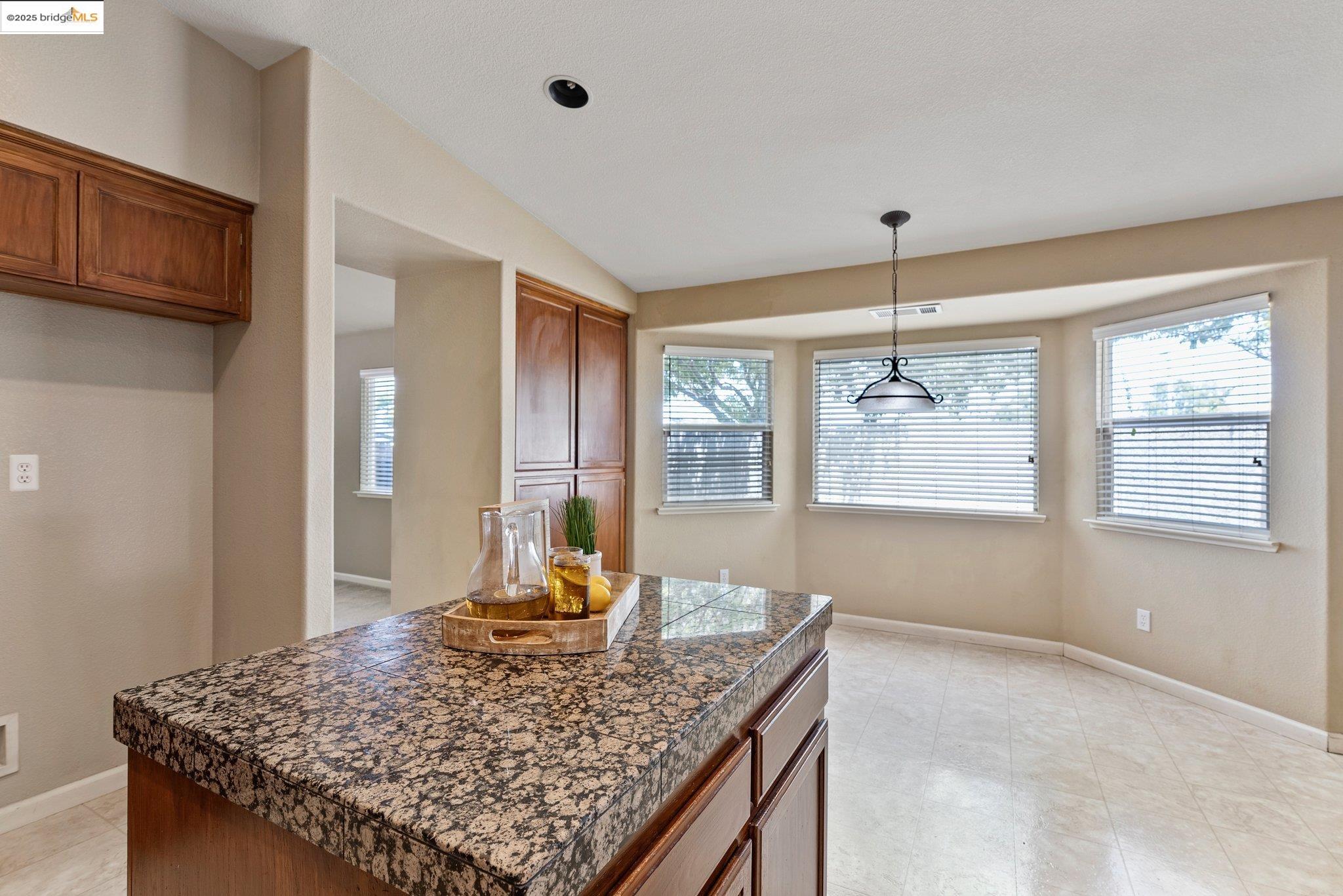 Detail Gallery Image 12 of 50 For 5200 Mohican Way, Antioch,  CA 94531 - 4 Beds | 2 Baths